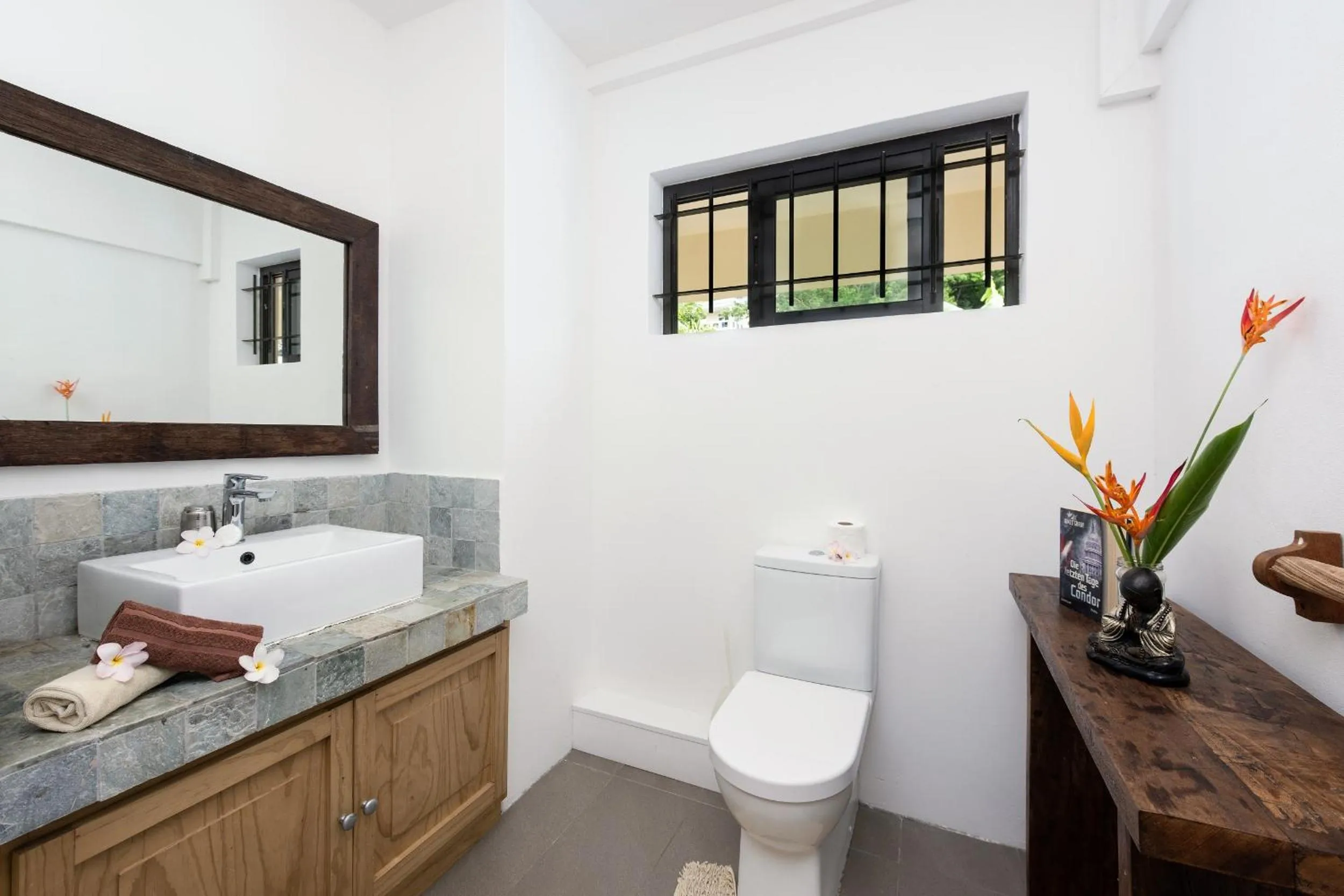 Bathroom in Happy Days Guest House