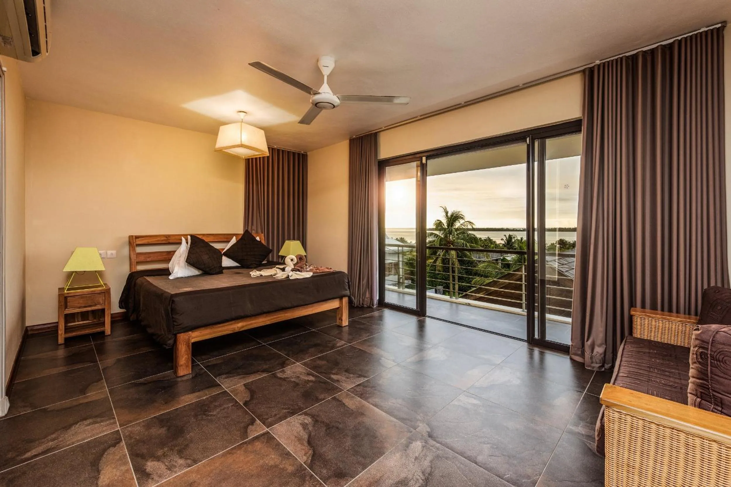 Photo of the whole room, Bed in Happy Days Guest House