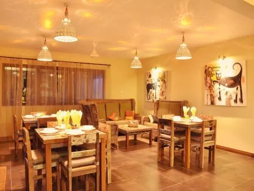 Restaurant/places to eat in Happy Days Guest House