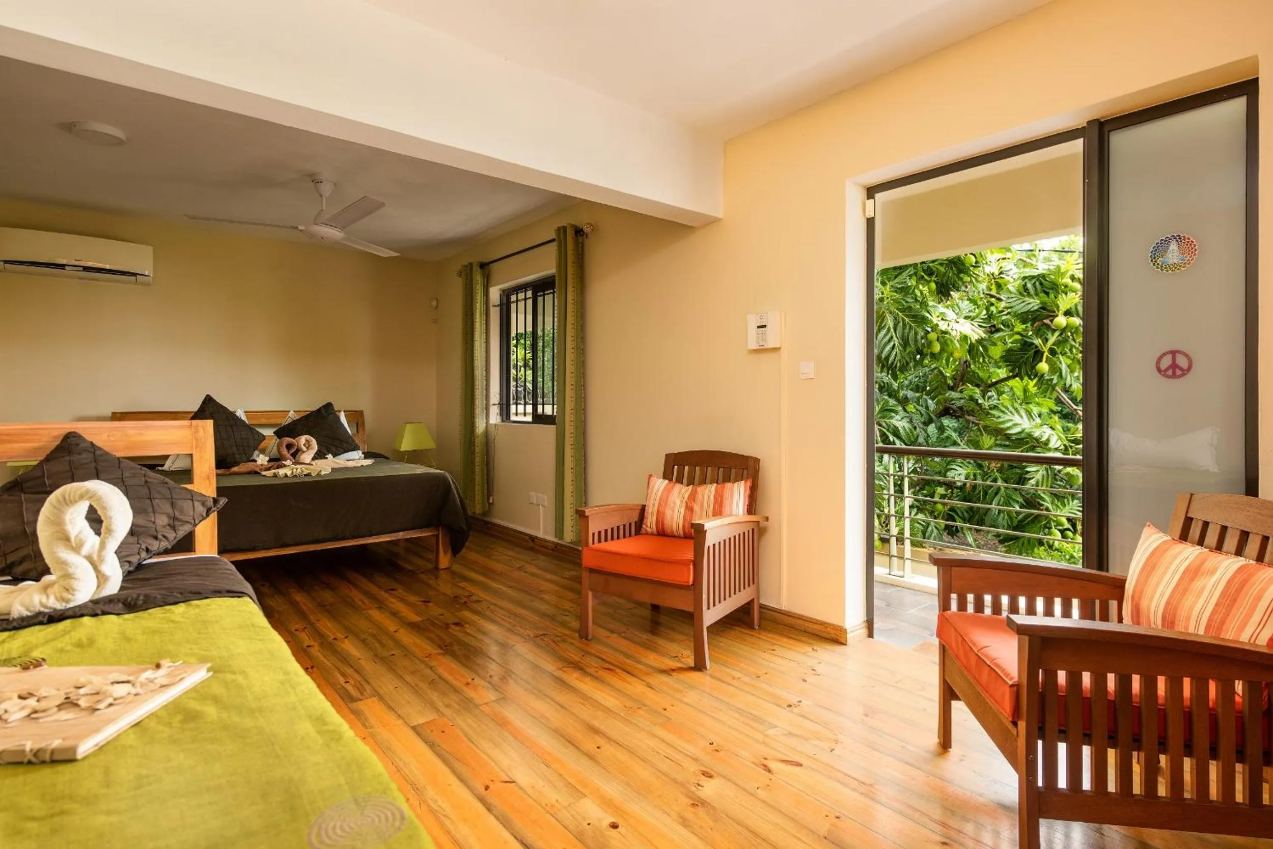 Photo of the whole room, Bed in Happy Days Guest House