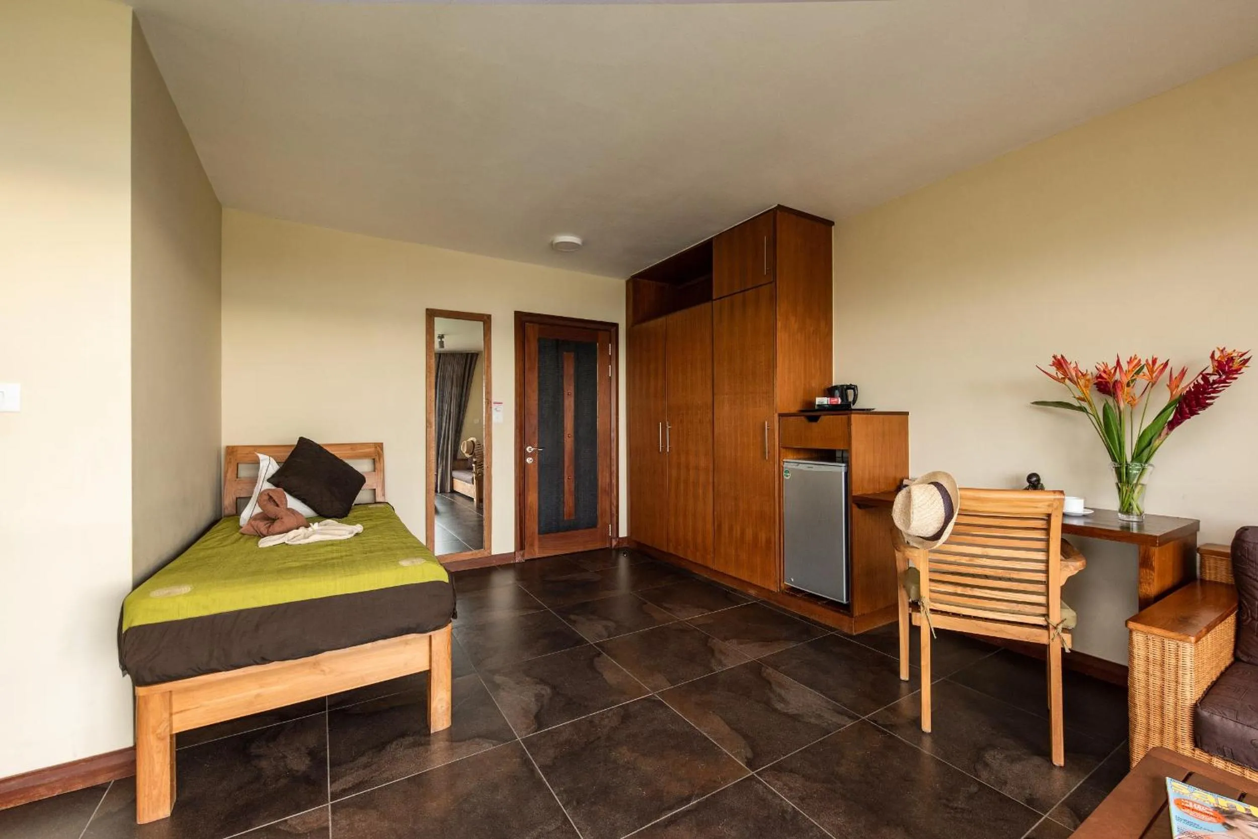 Photo of the whole room, Bed in Happy Days Guest House