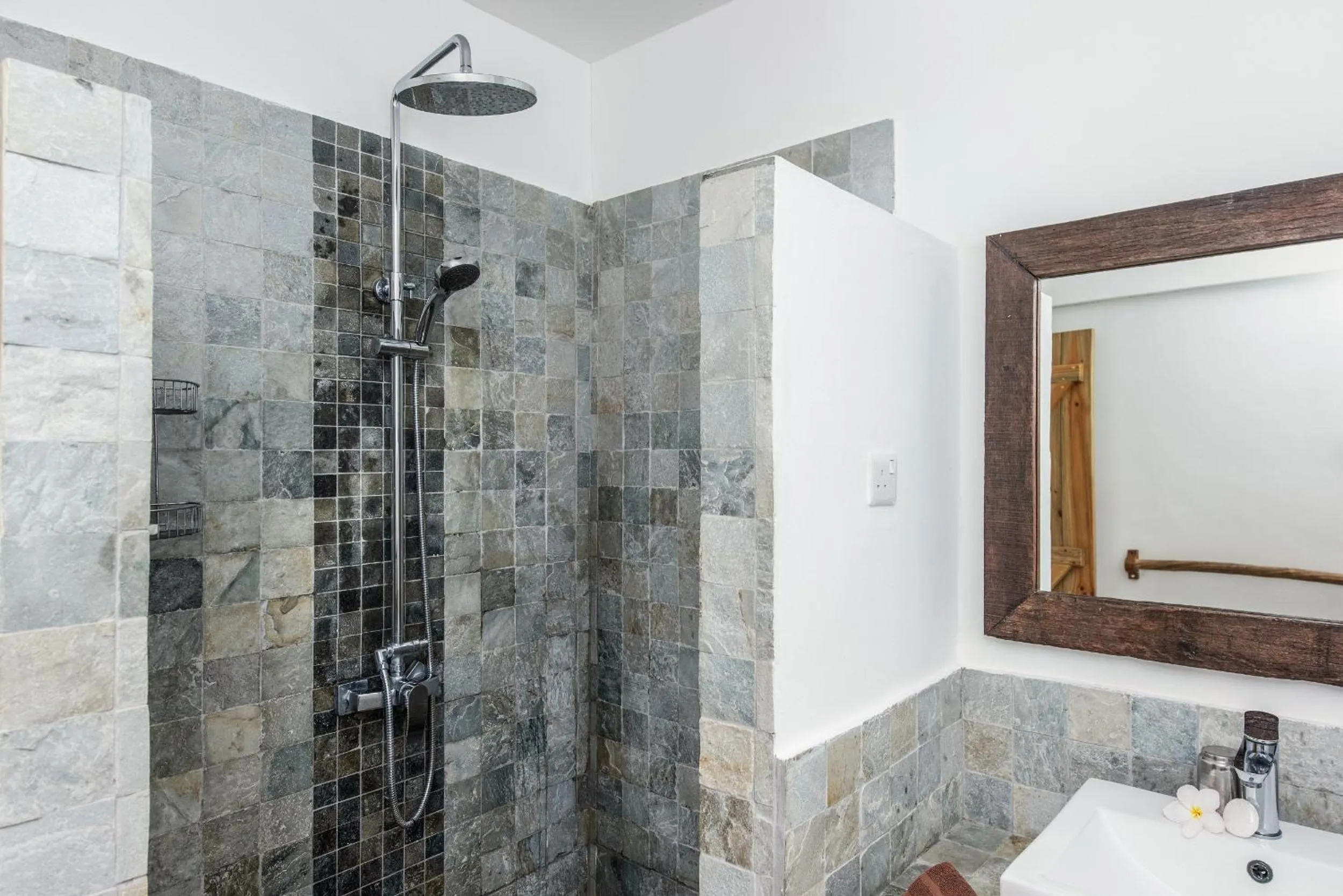 Bathroom in Happy Days Guest House