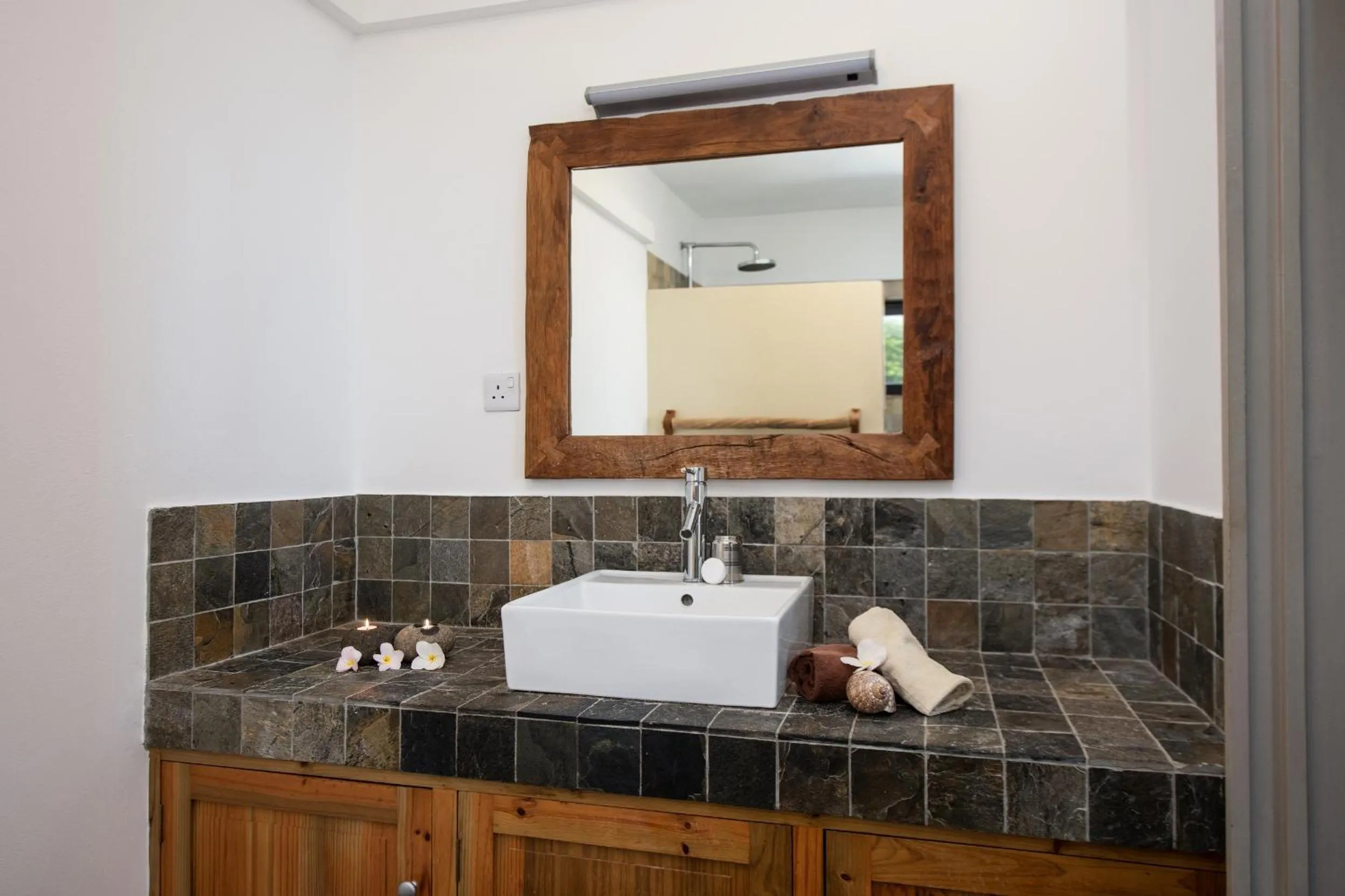 Bathroom in Happy Days Guest House