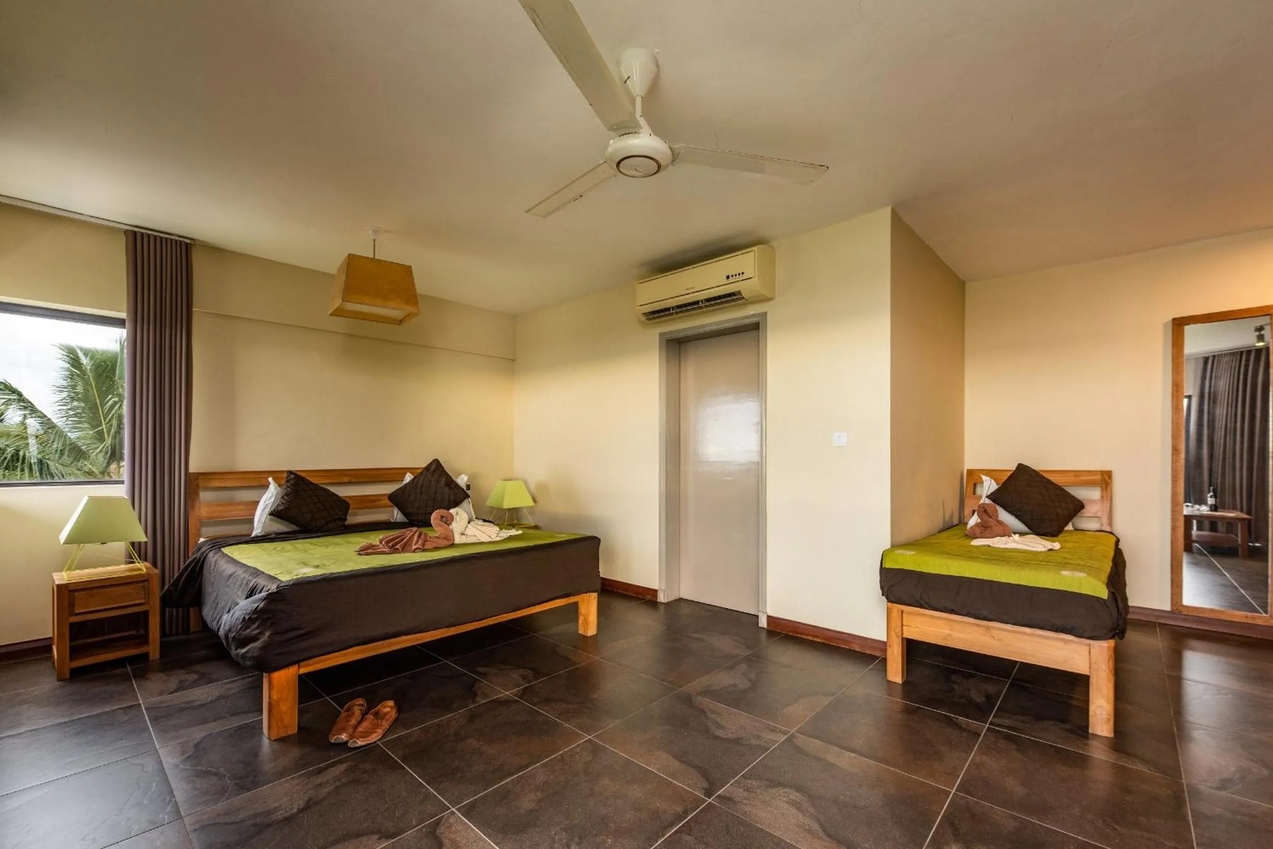 Photo of the whole room, Bed in Happy Days Guest House