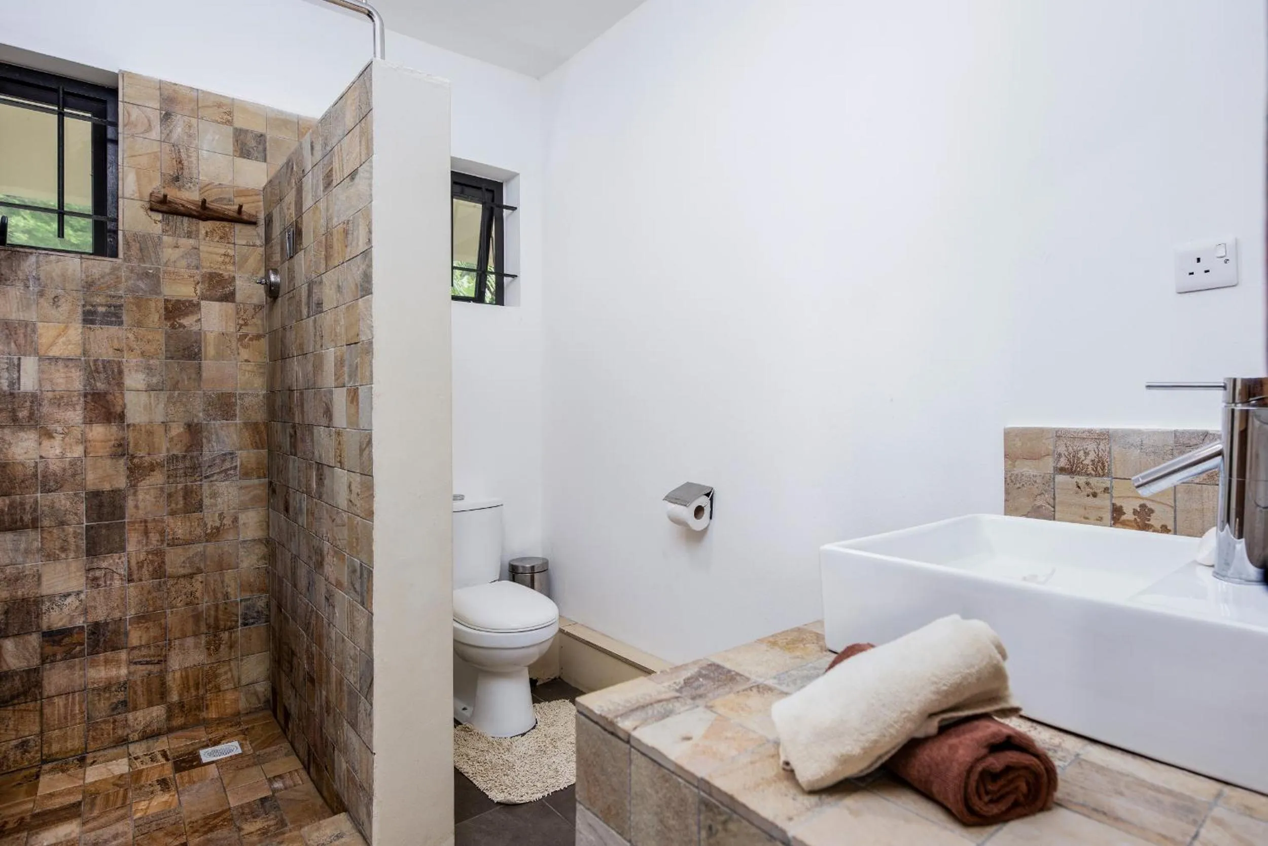 Bathroom in Happy Days Guest House
