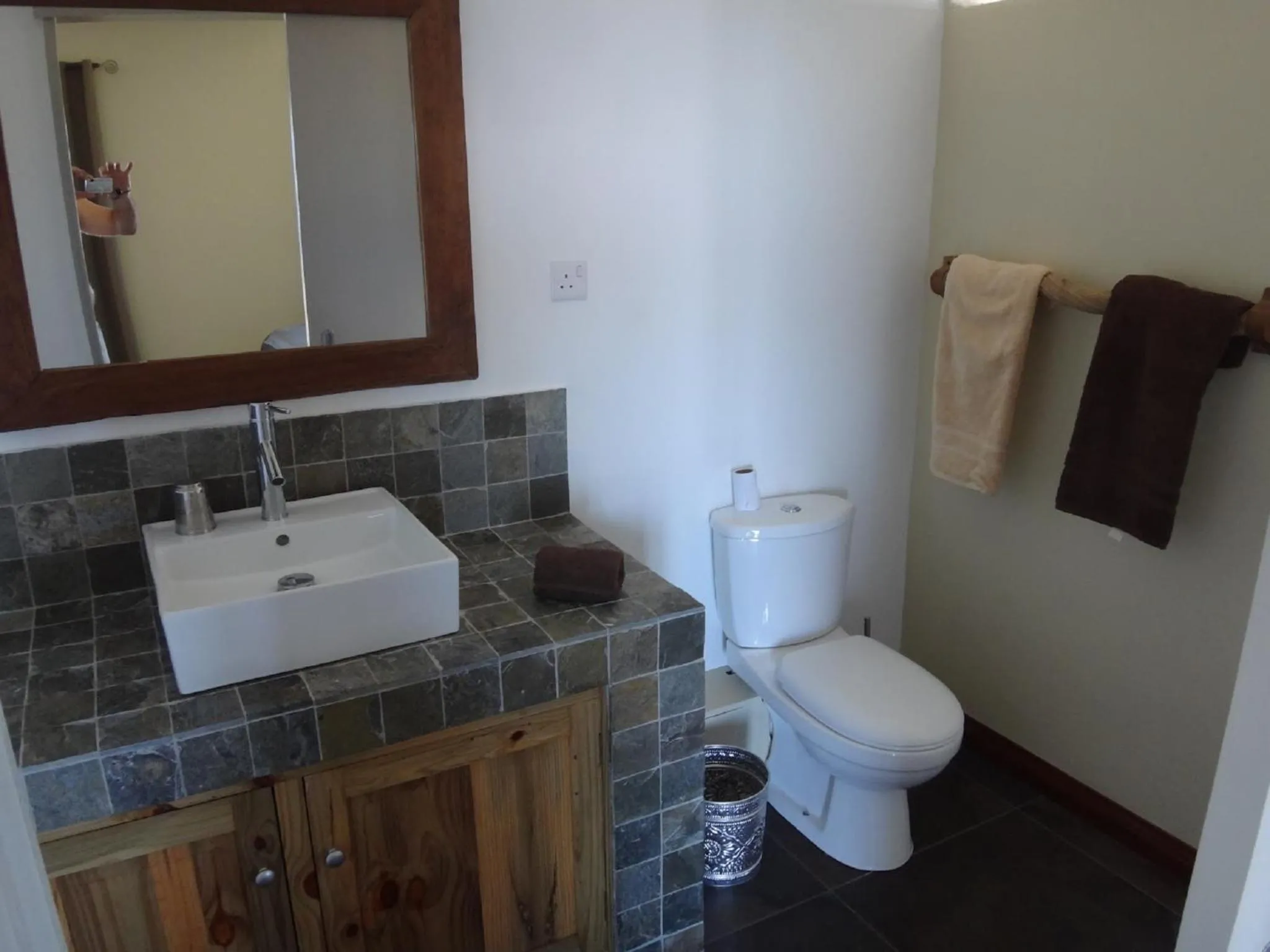 Toilet in Happy Days Guest House
