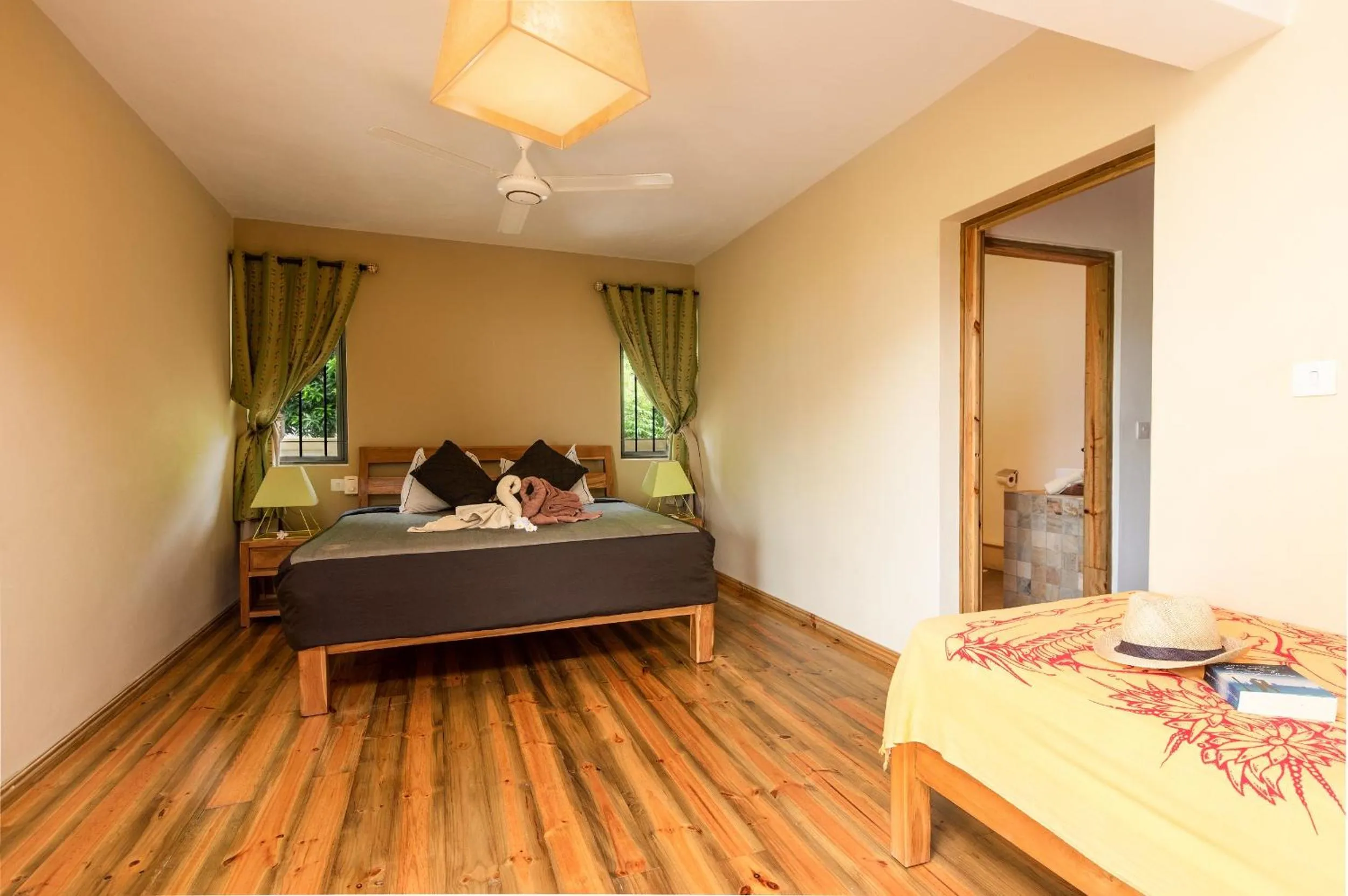 Photo of the whole room, Bed in Happy Days Guest House