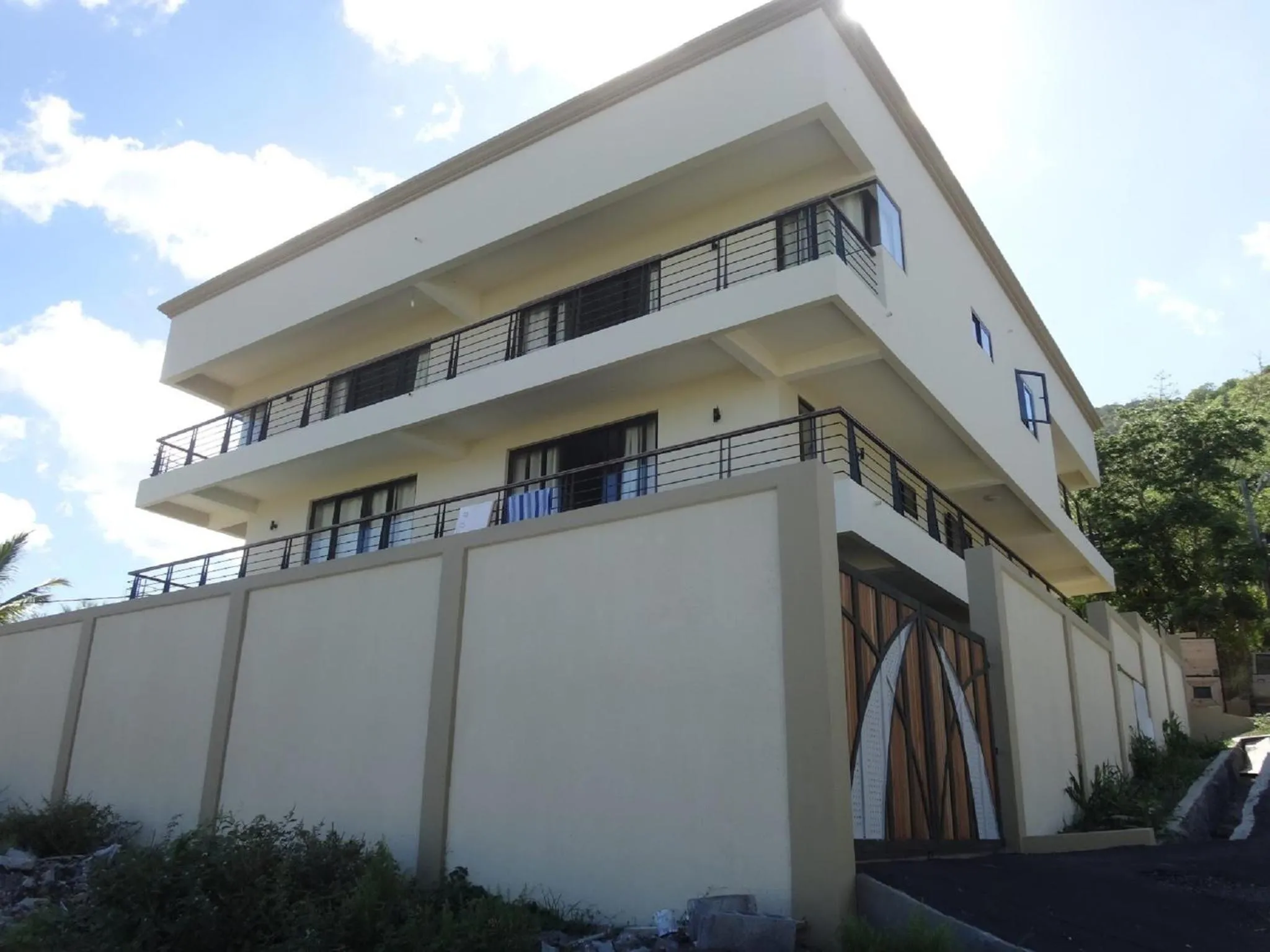 Facade/entrance in Happy Days Guest House