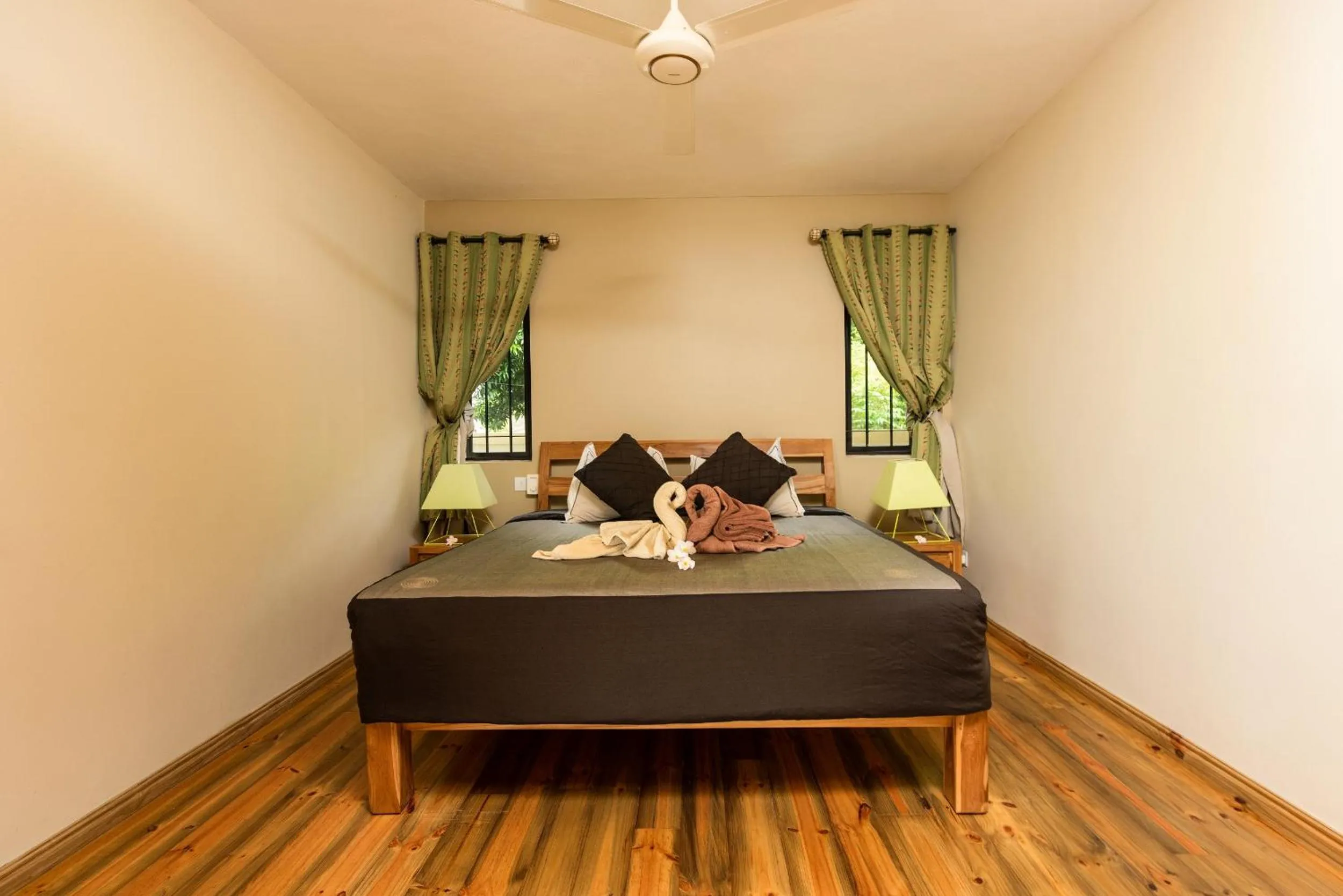 Bed in Happy Days Guest House