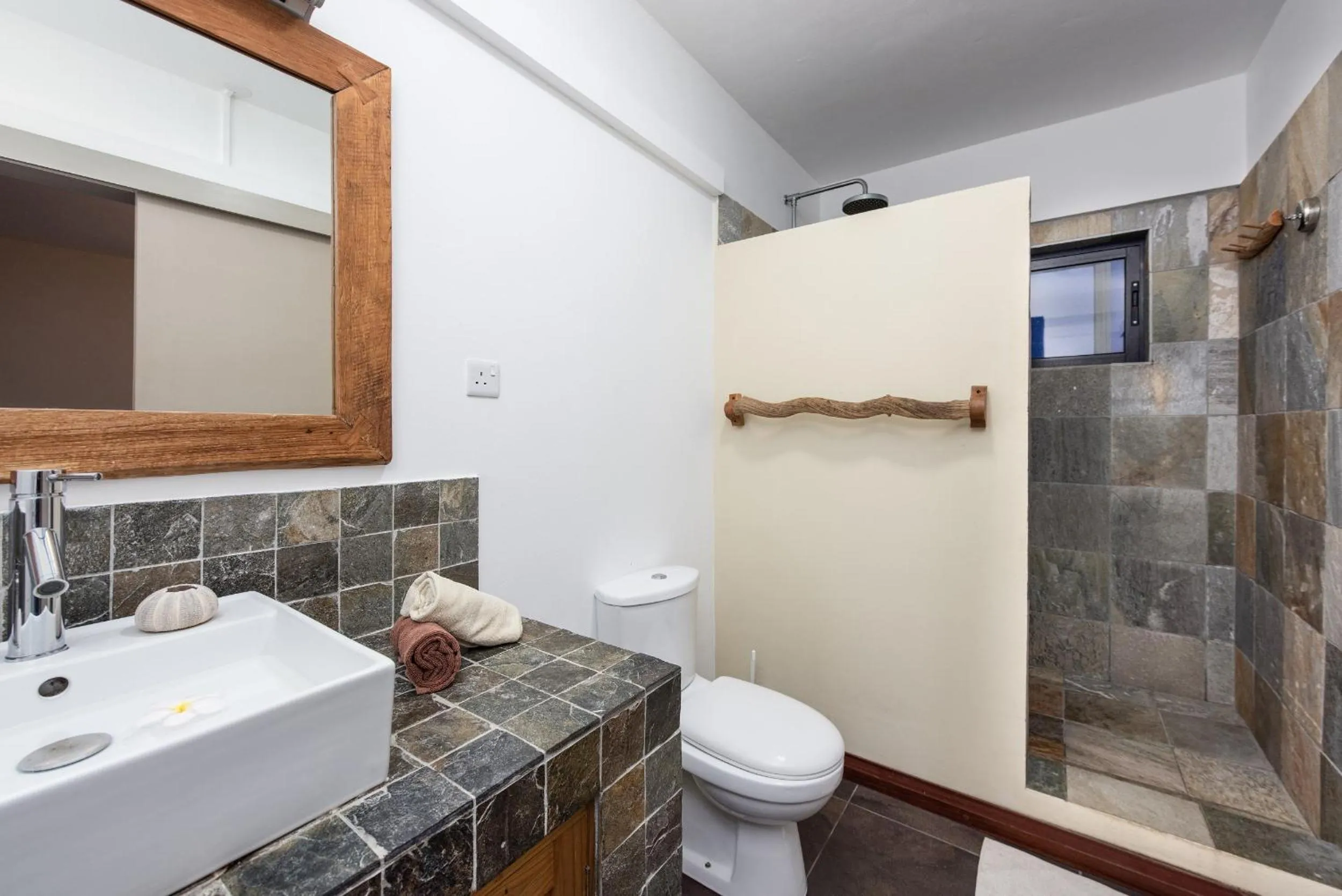 Bathroom in Happy Days Guest House