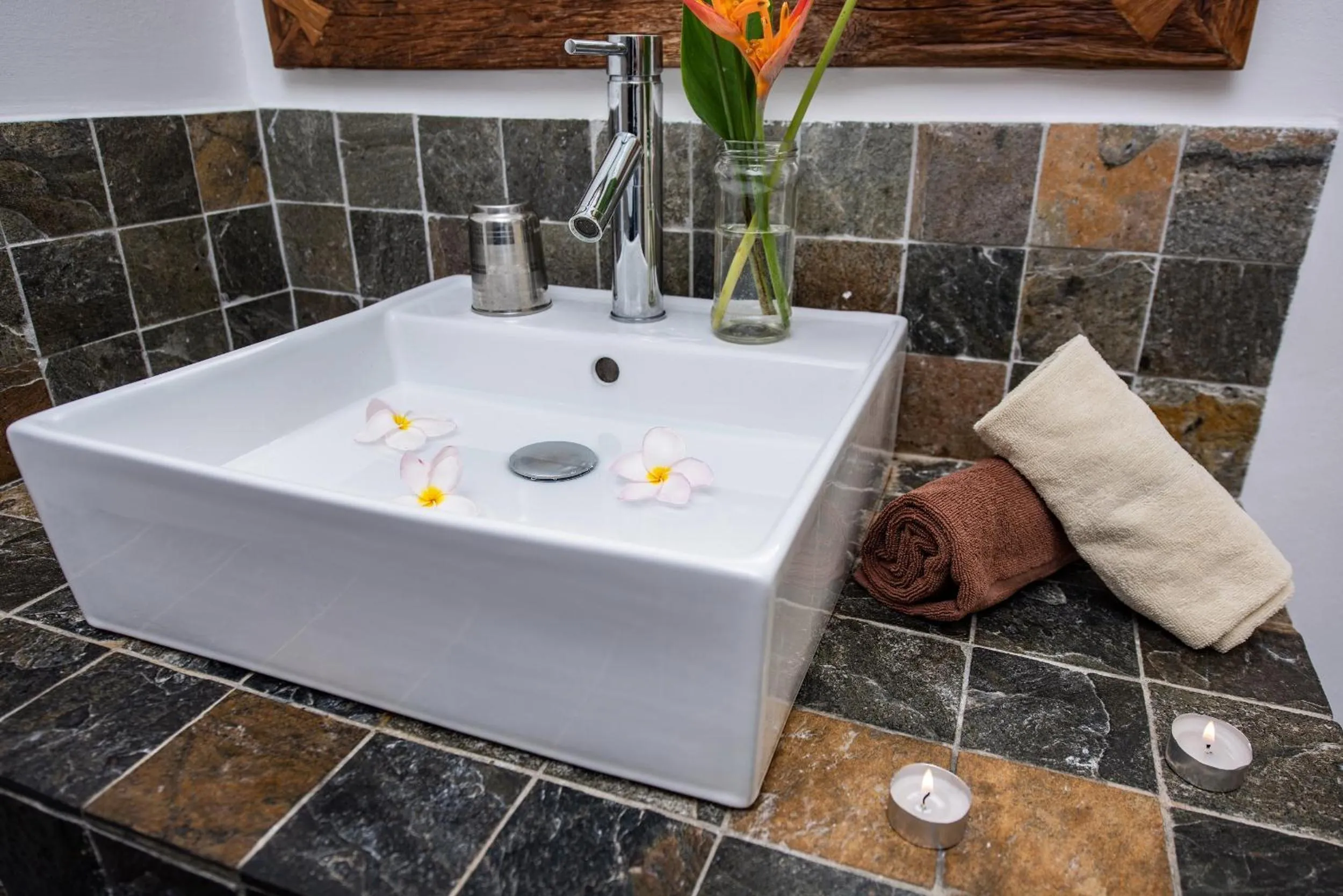 Bathroom in Happy Days Guest House