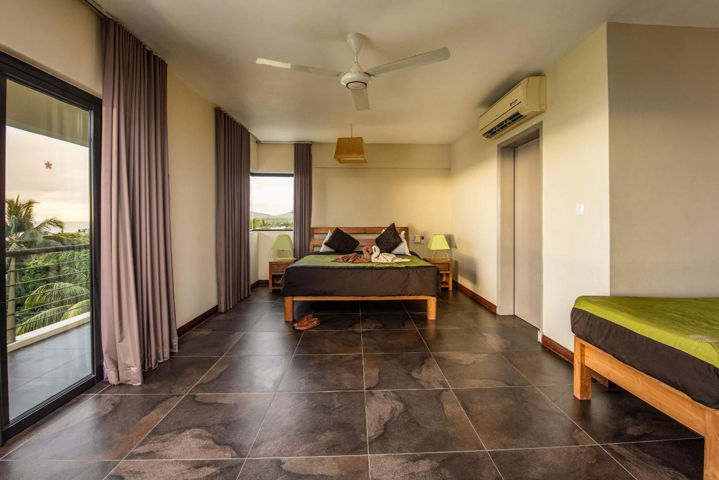 Bedroom, Bed in Happy Days Guest House