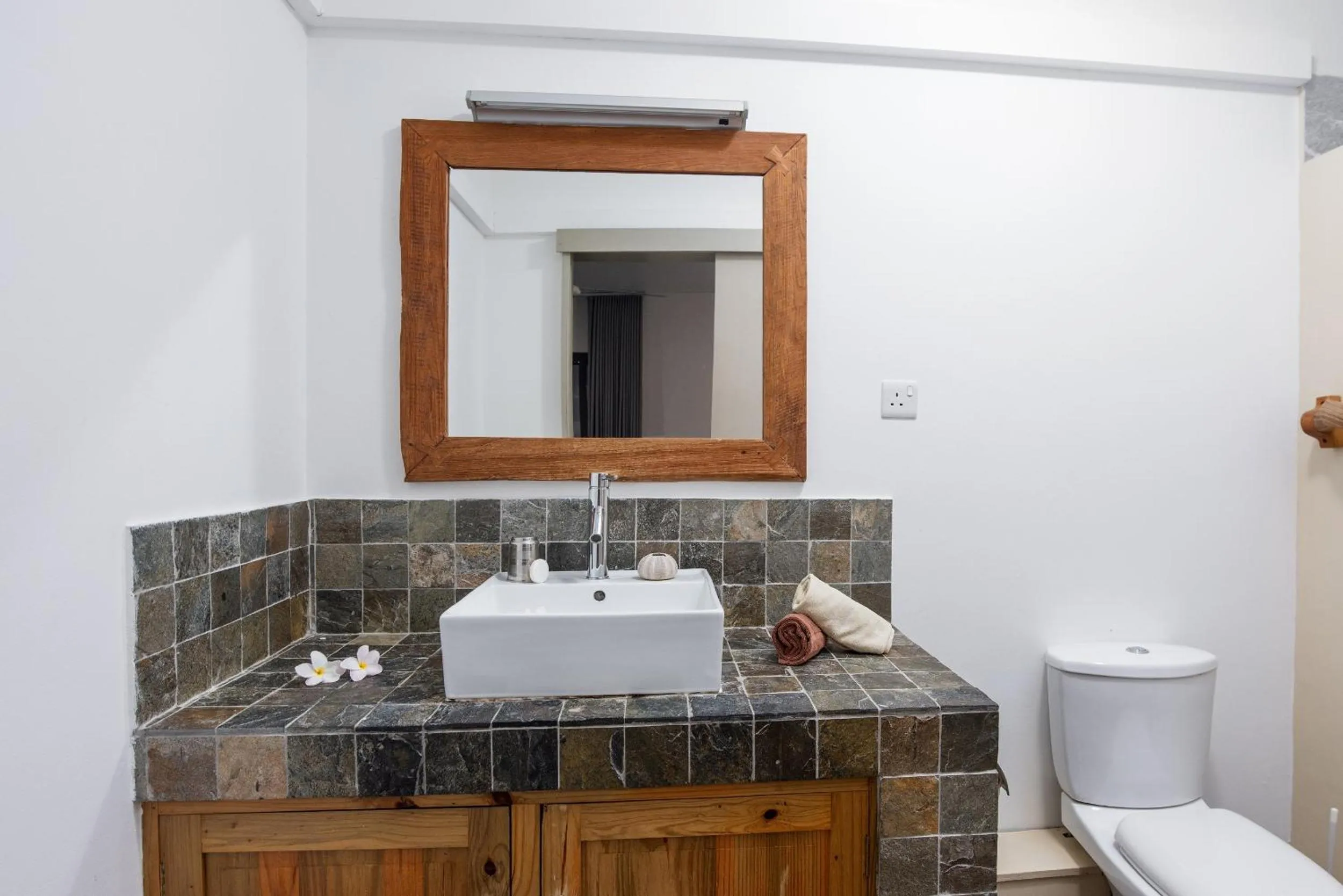 Bathroom in Happy Days Guest House