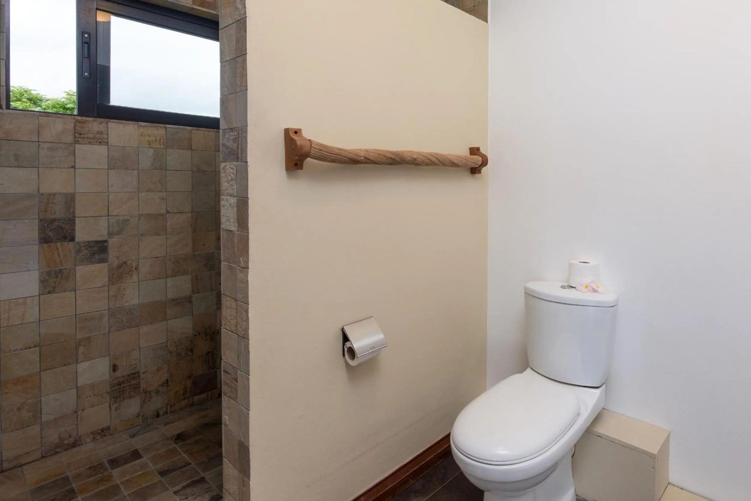 Bathroom in Happy Days Guest House