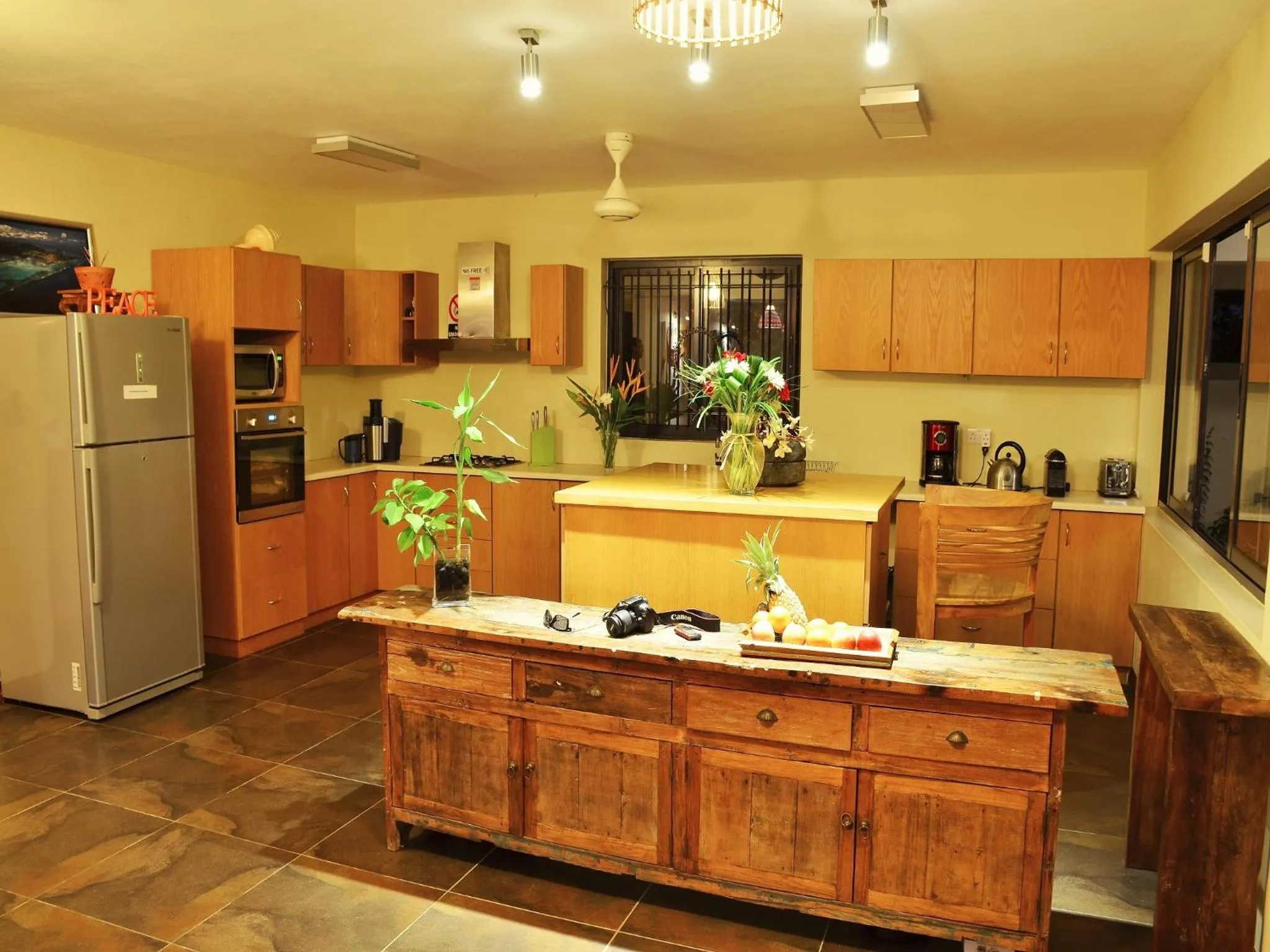 Communal kitchen in Happy Days Guest House