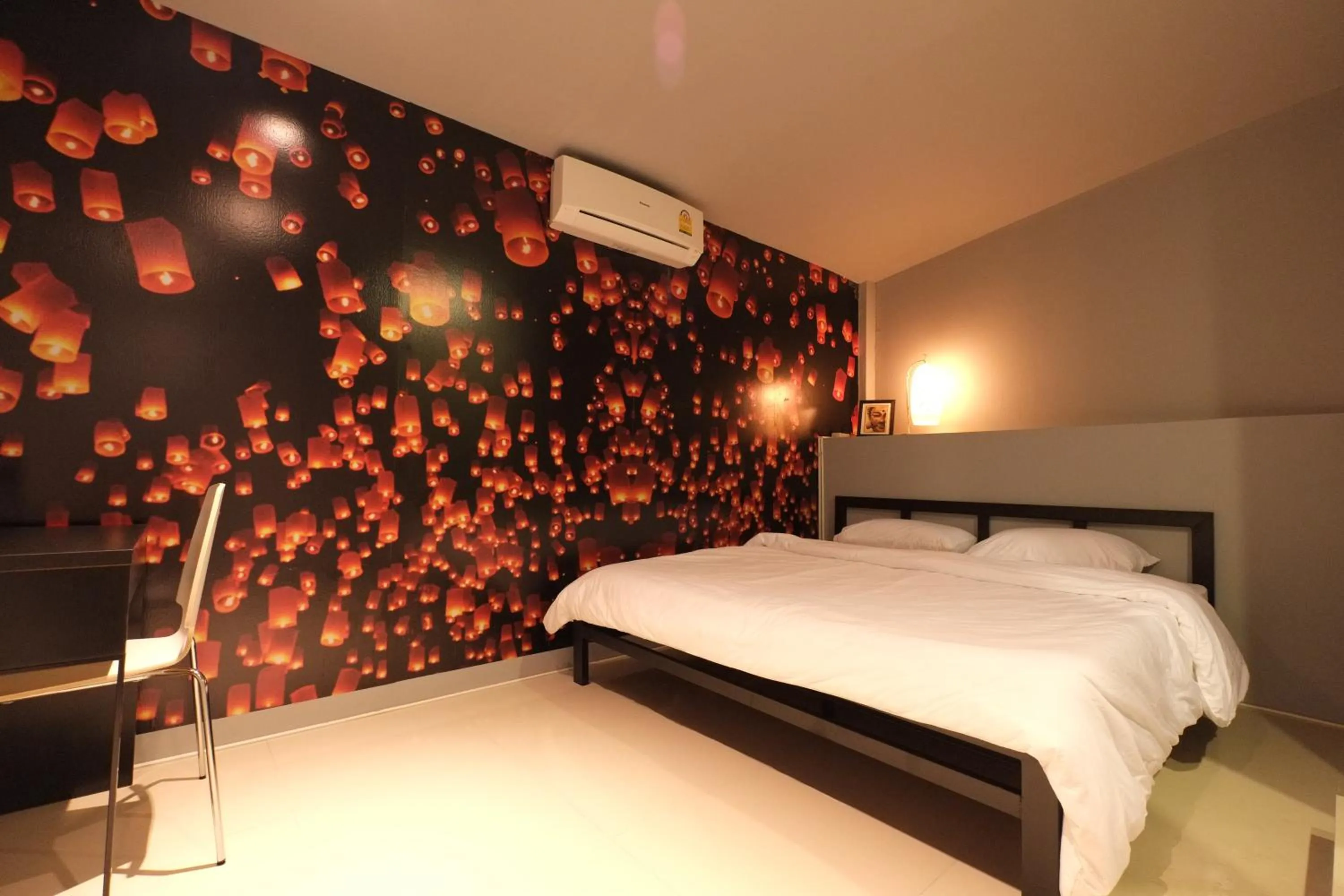 Photo of the whole room, Bed in Everyday Bangkok Hostel