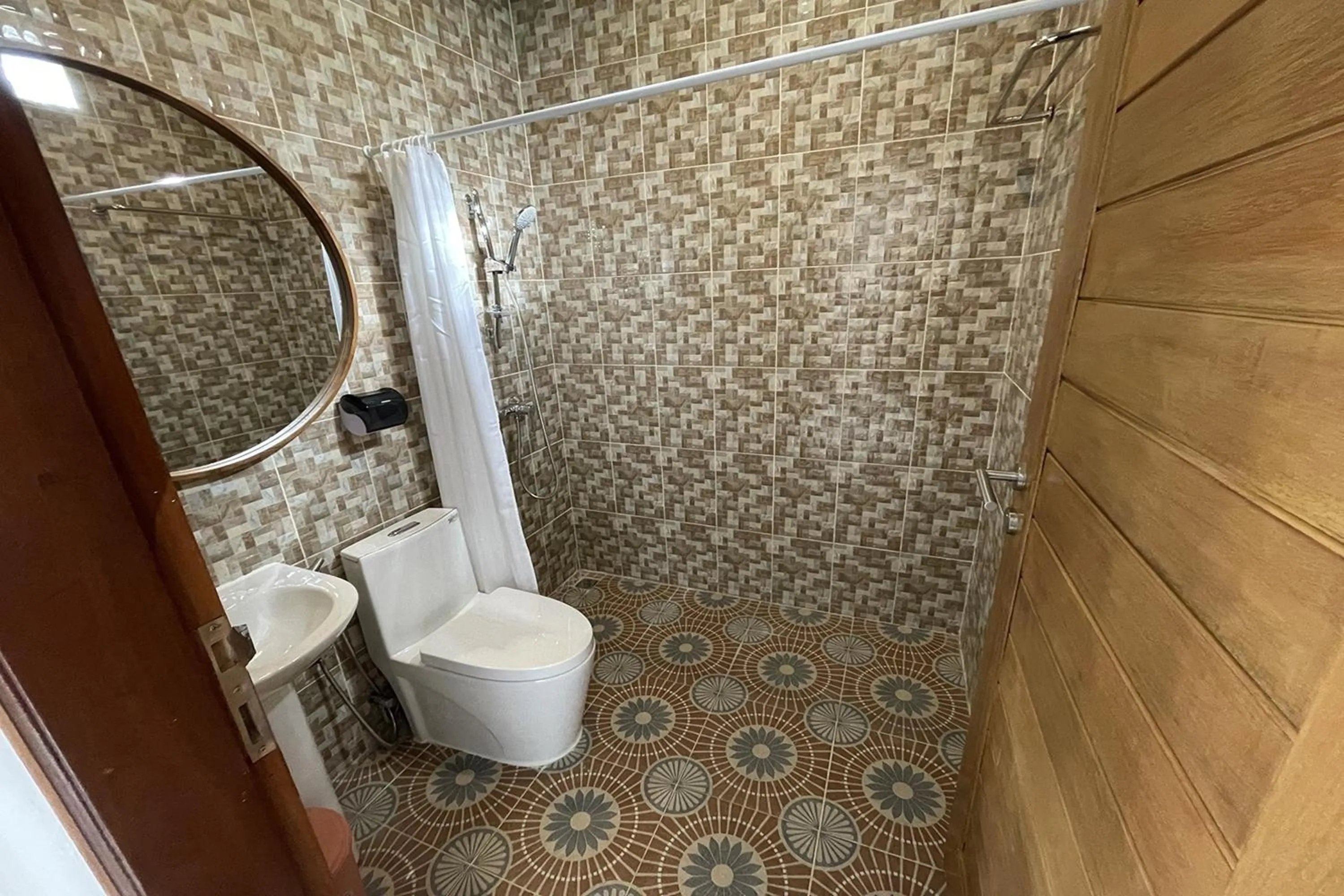 Shower in The Wina Villa 01