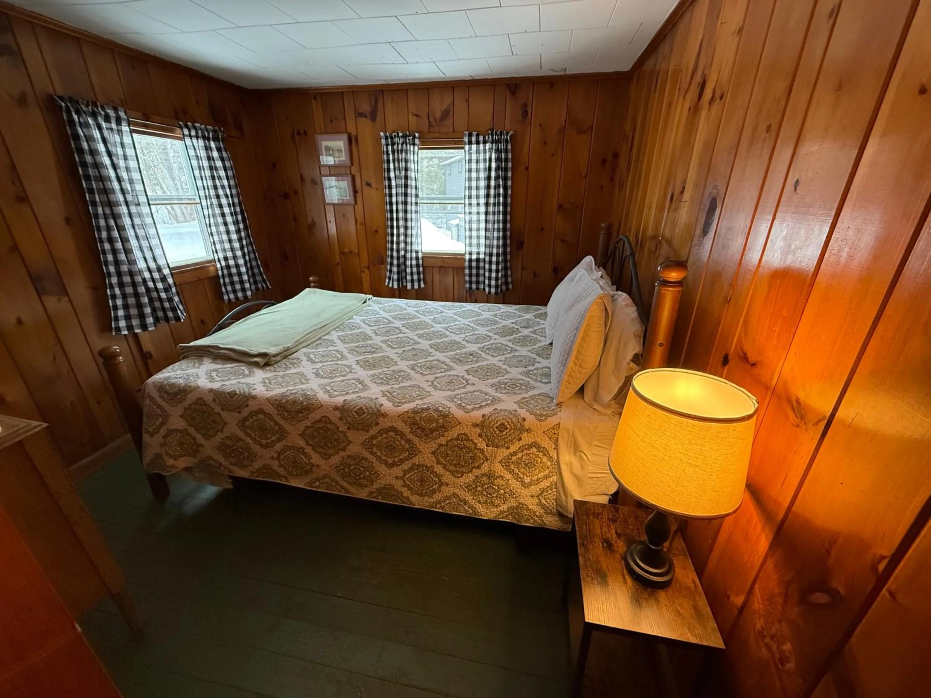 Bed in Cottage Place on Squam Lake