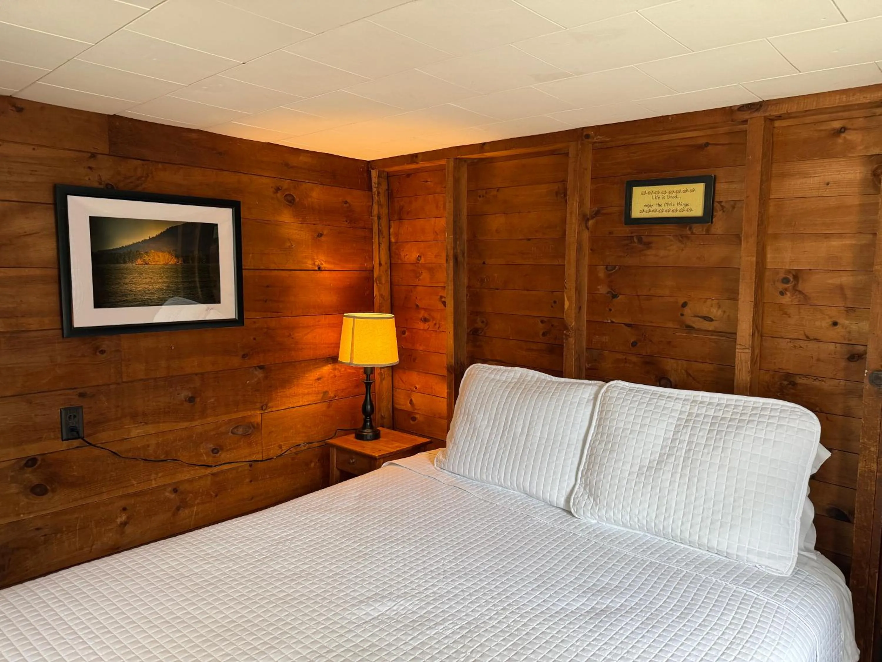 Bed in Cottage Place on Squam Lake