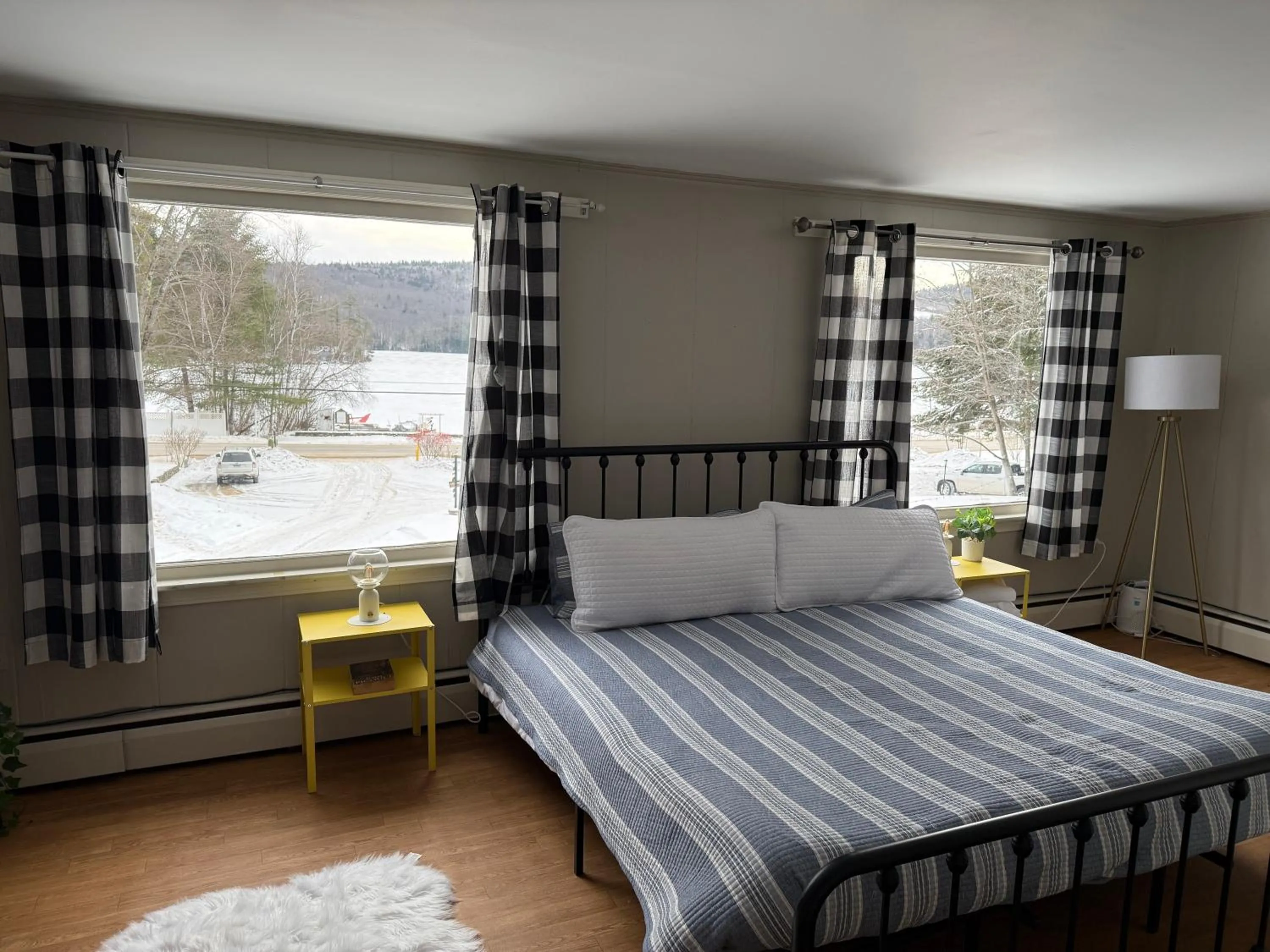 Bed in Cottage Place on Squam Lake