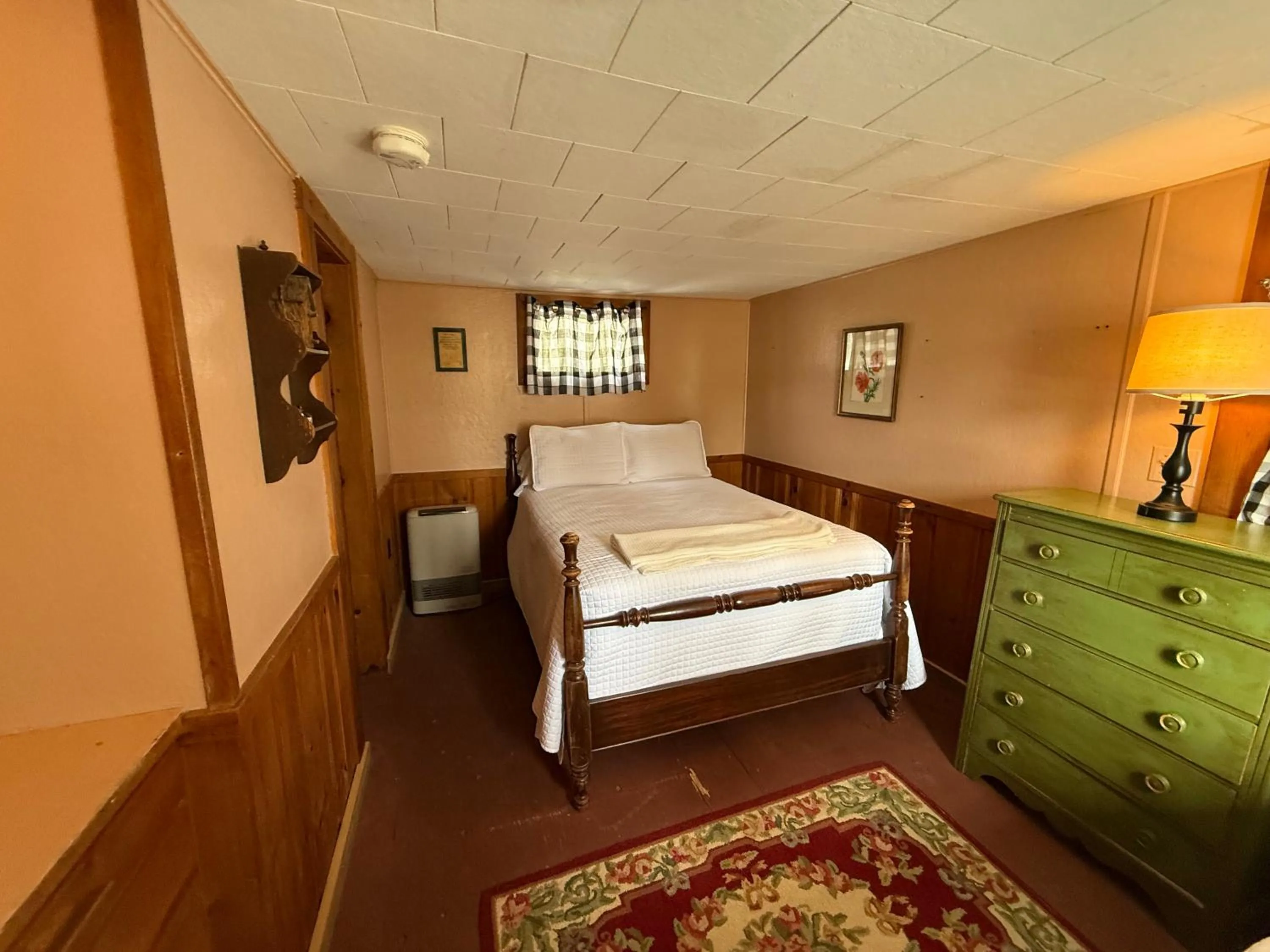 Bed in Cottage Place on Squam Lake