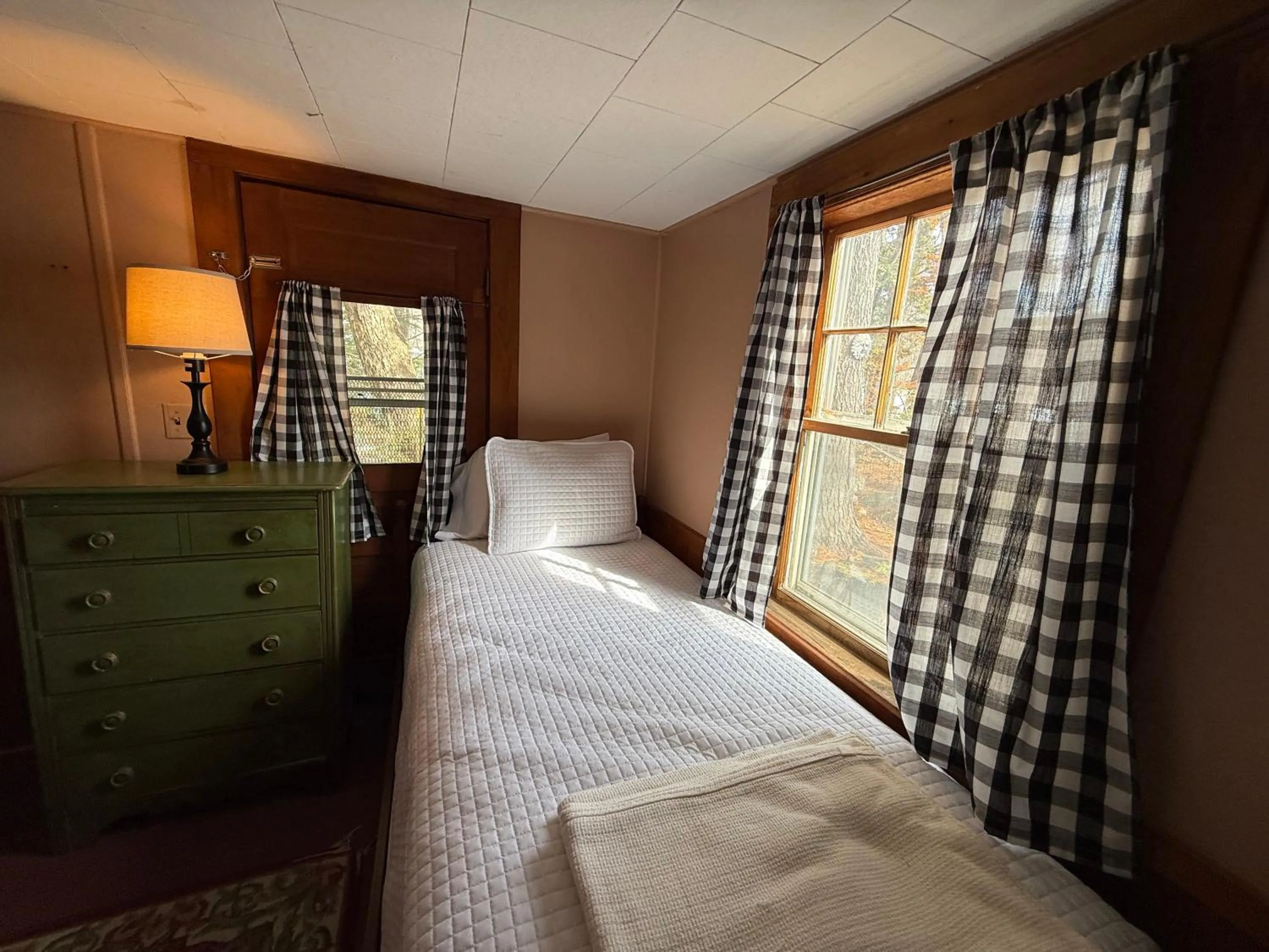 Bed in Cottage Place on Squam Lake