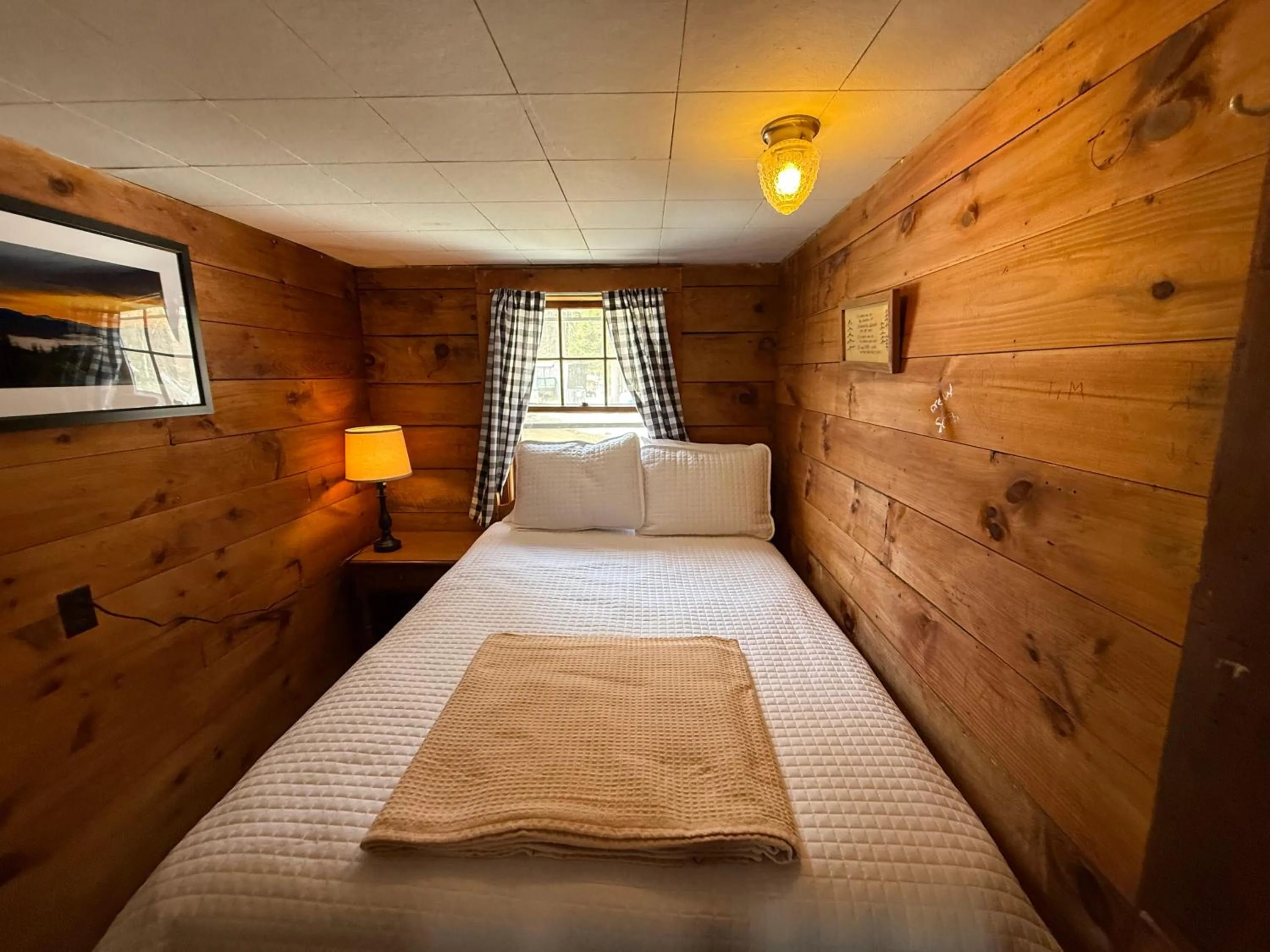 Bed in Cottage Place on Squam Lake