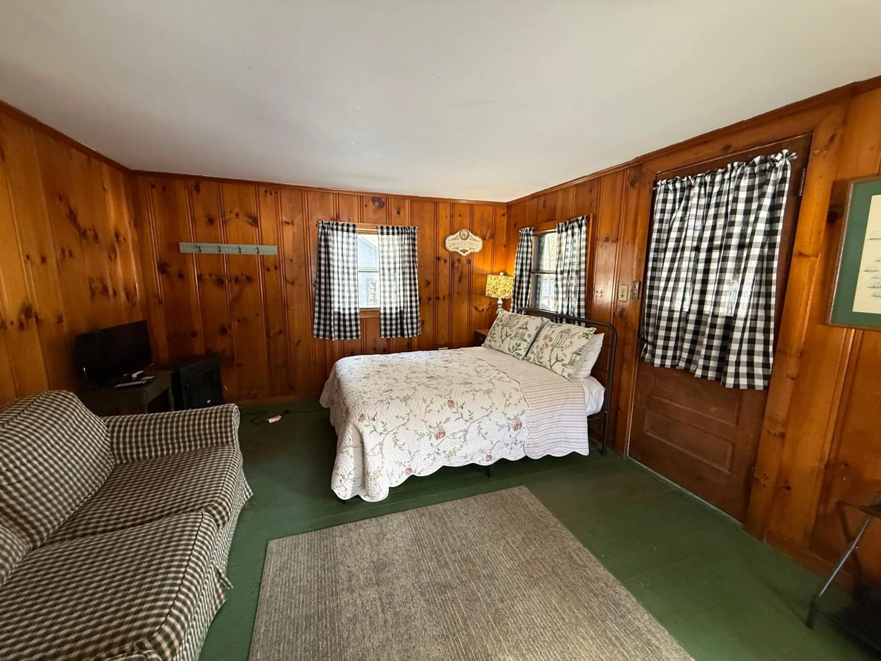 Bed in Cottage Place on Squam Lake