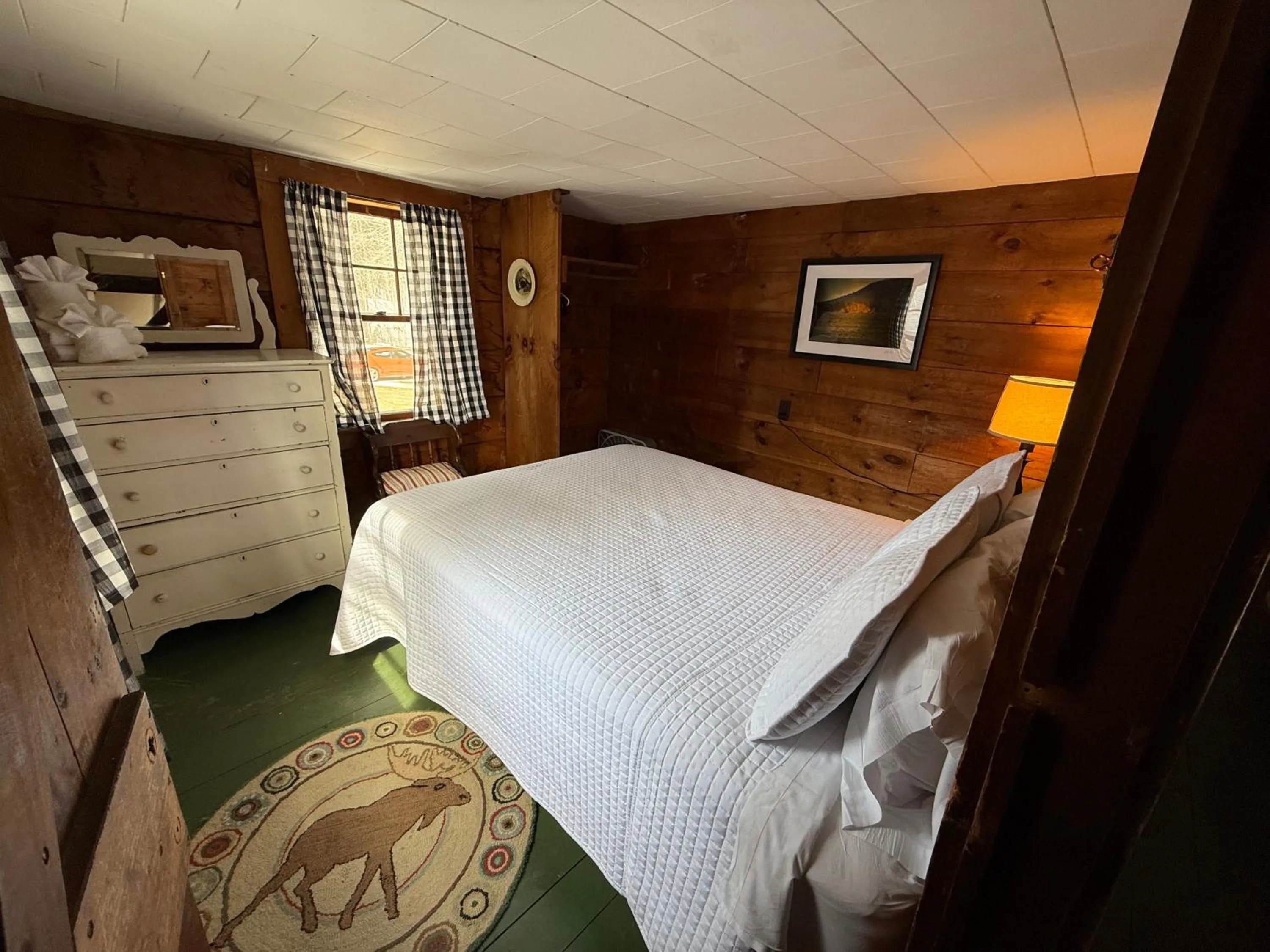 Bed in Cottage Place on Squam Lake