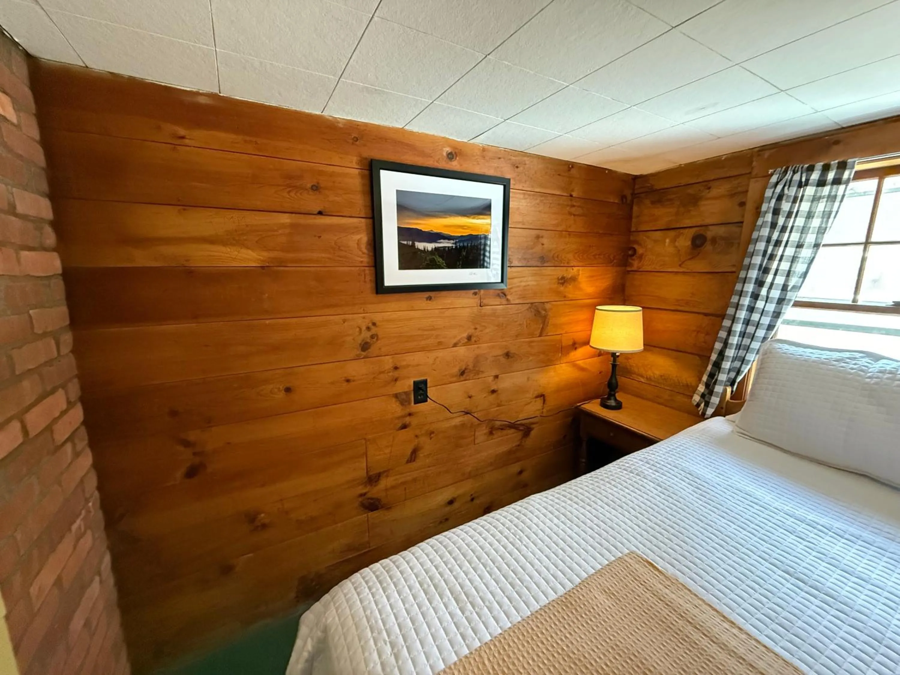 Bed in Cottage Place on Squam Lake