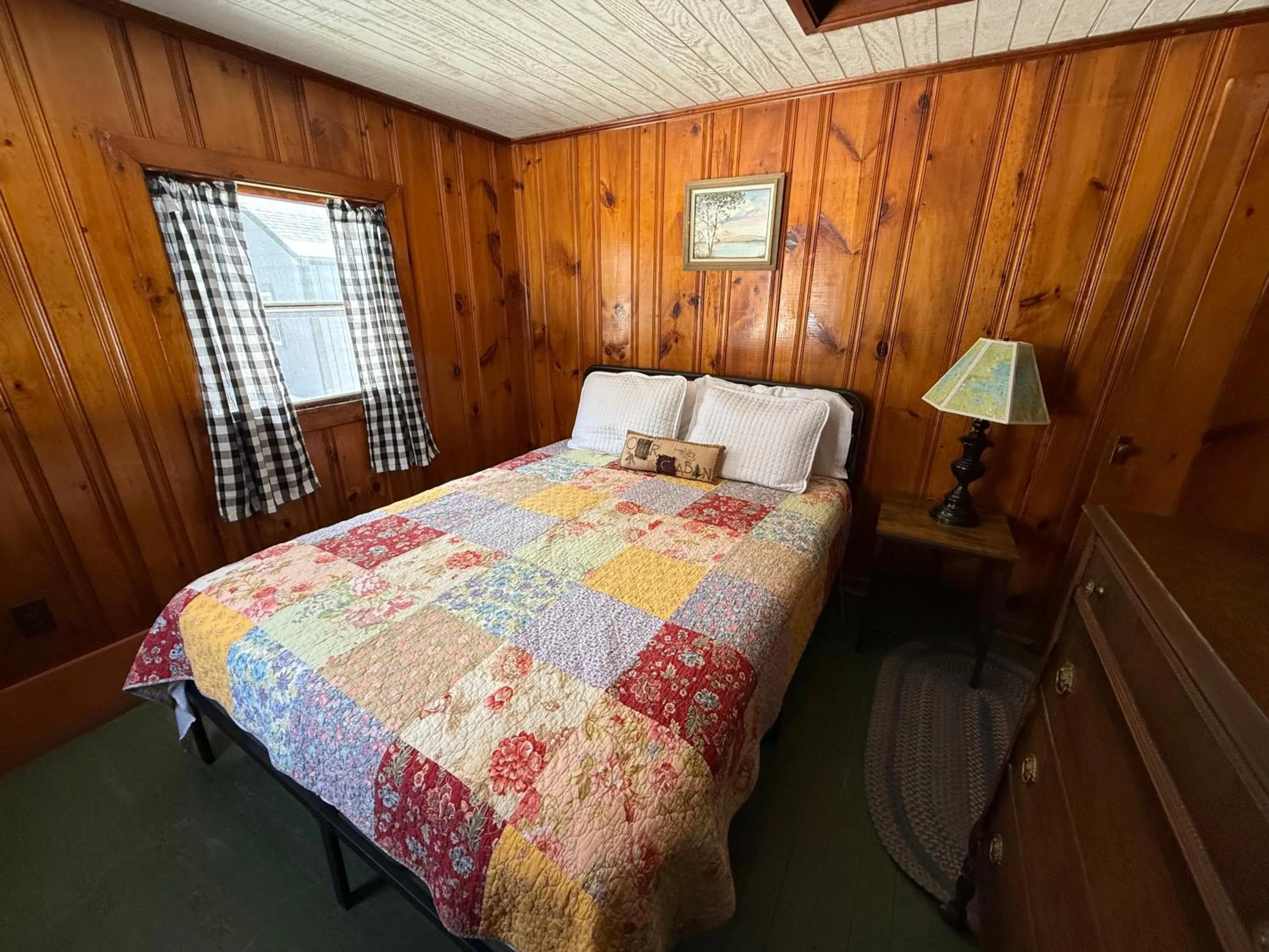 Bed in Cottage Place on Squam Lake