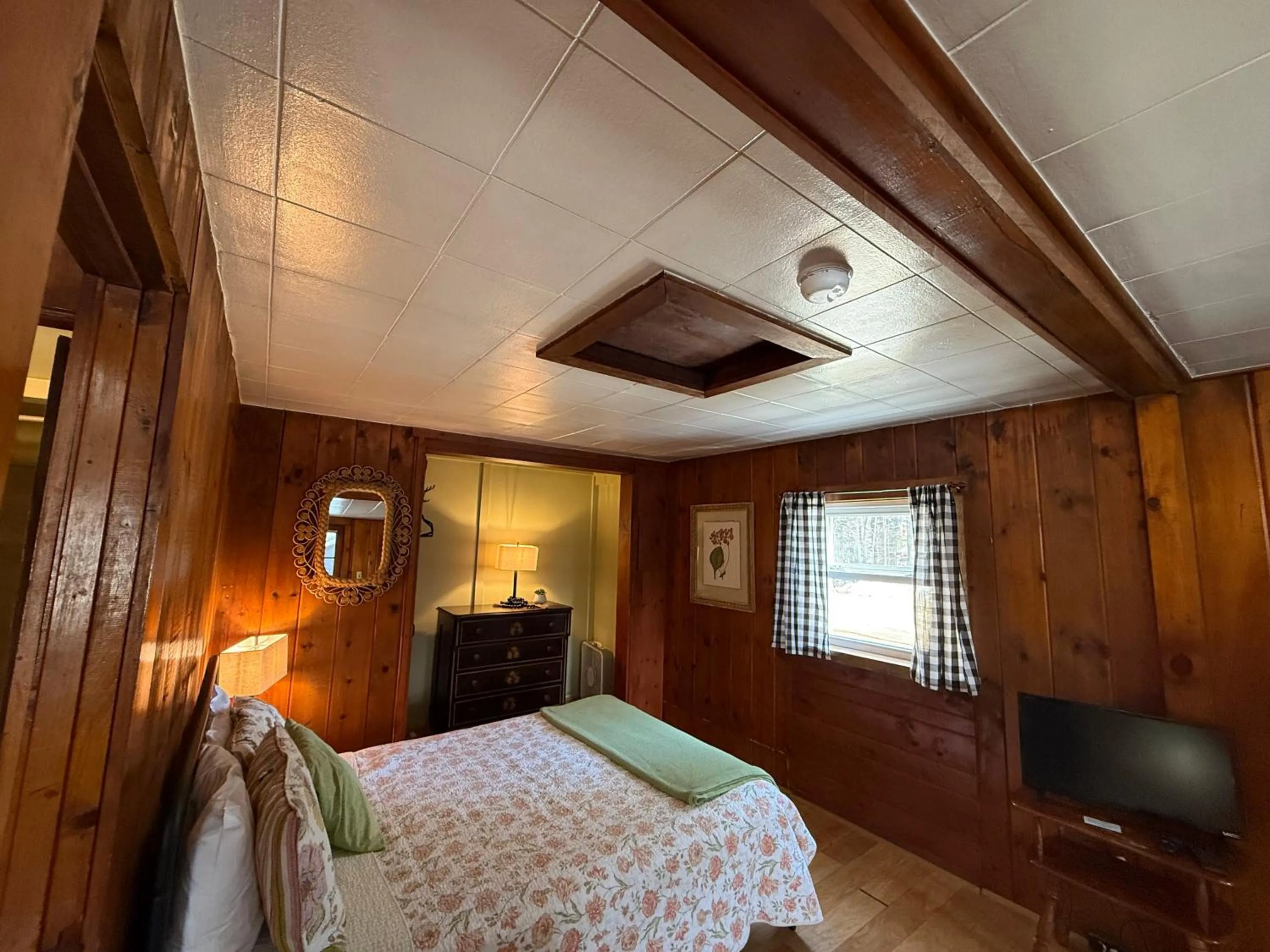 Bed in Cottage Place on Squam Lake