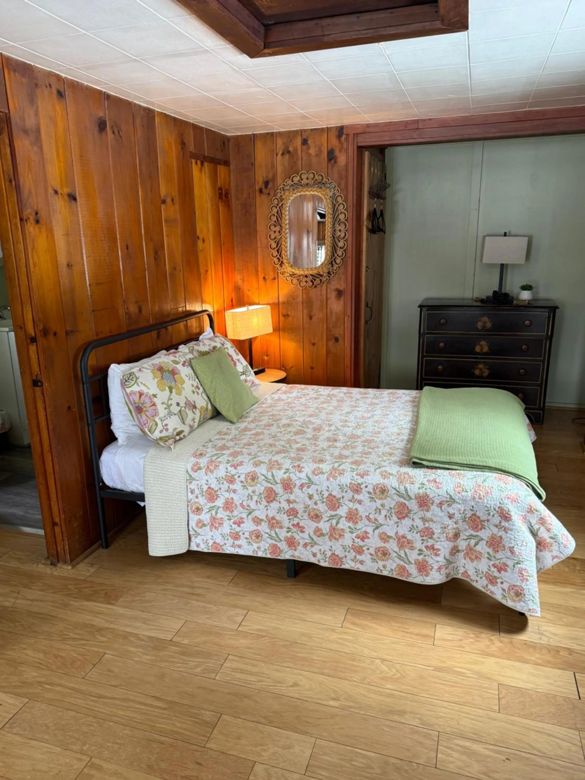 Bed in Cottage Place on Squam Lake