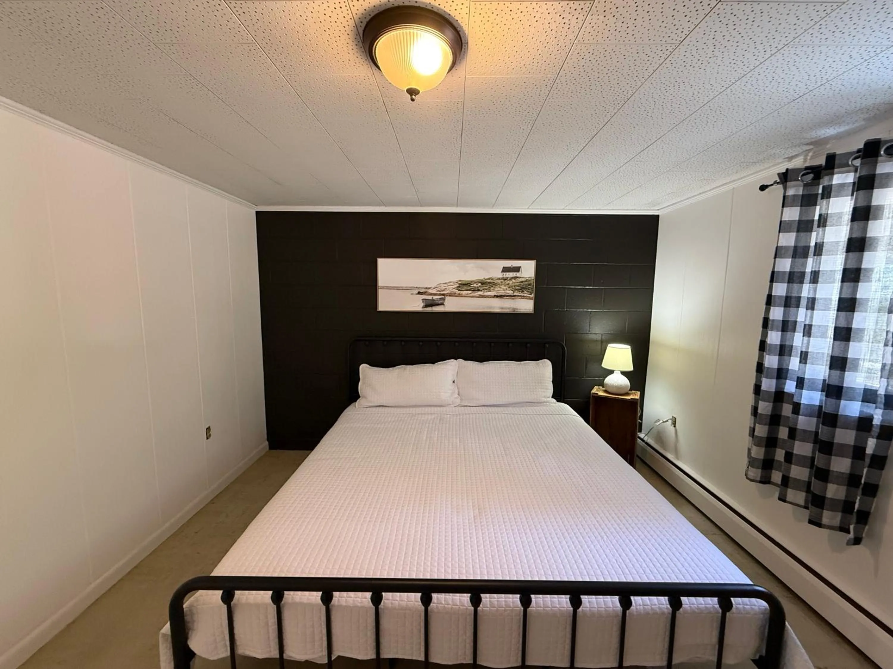 Bed in Cottage Place on Squam Lake