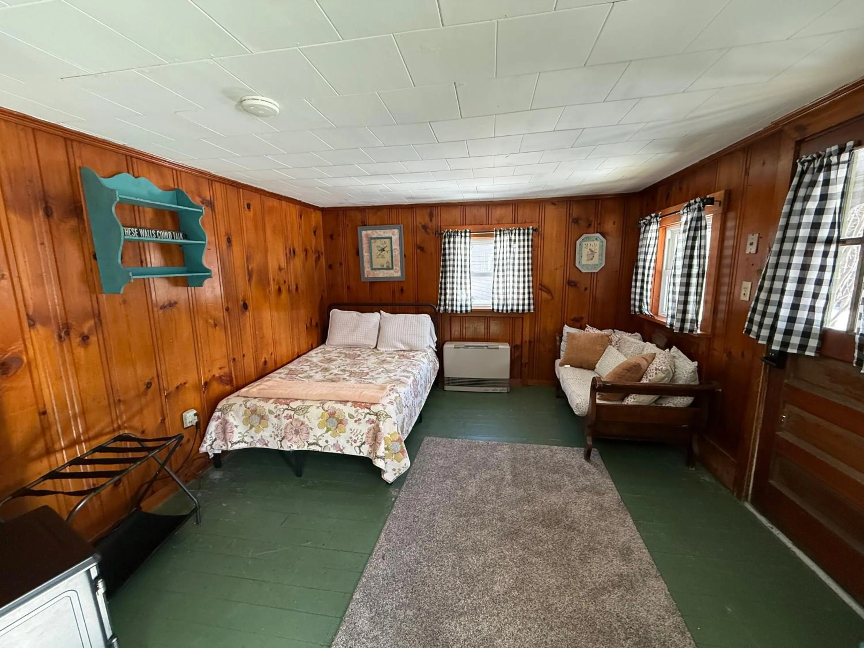 Bed in Cottage Place on Squam Lake