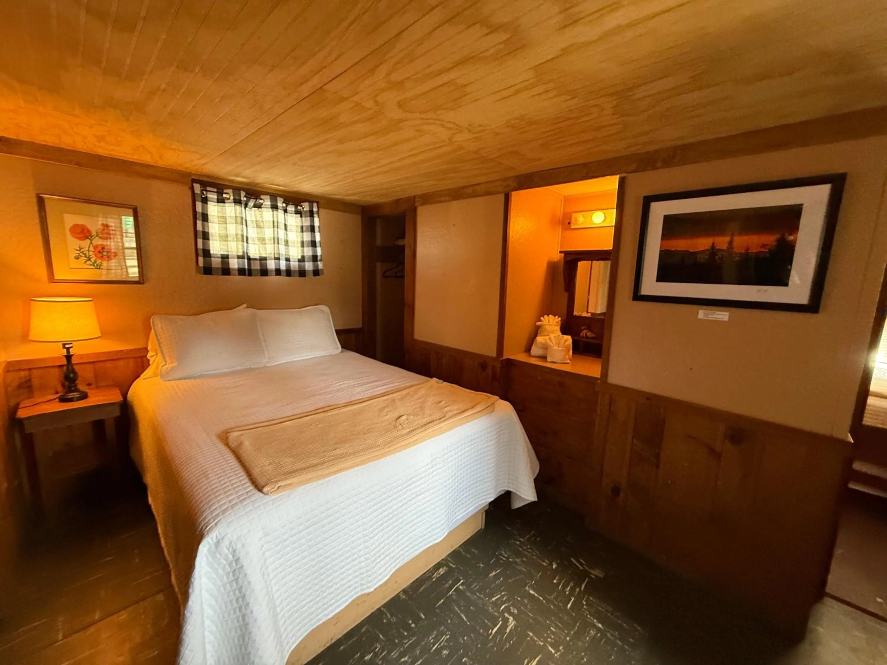Bed in Cottage Place on Squam Lake