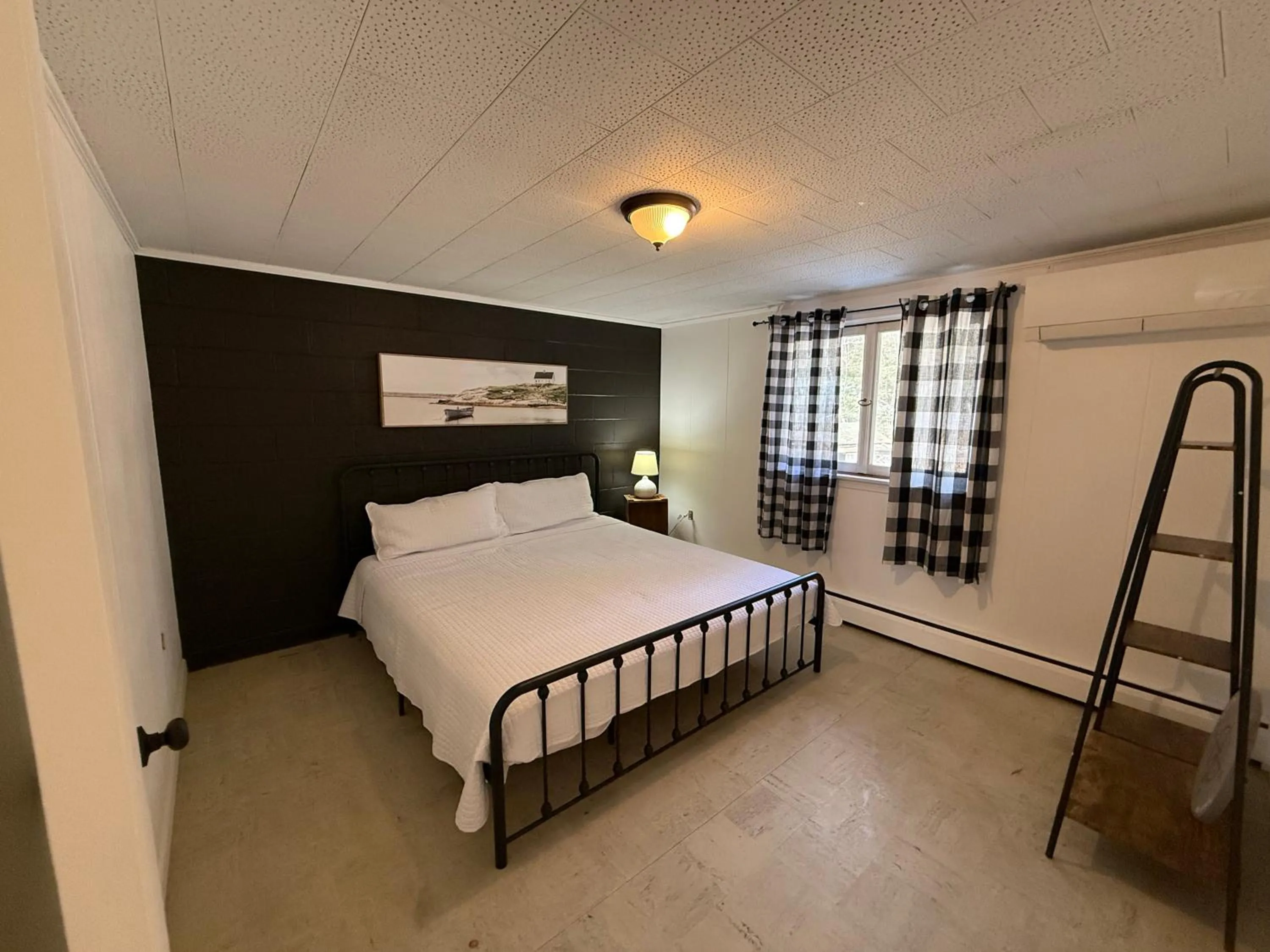 Bed in Cottage Place on Squam Lake