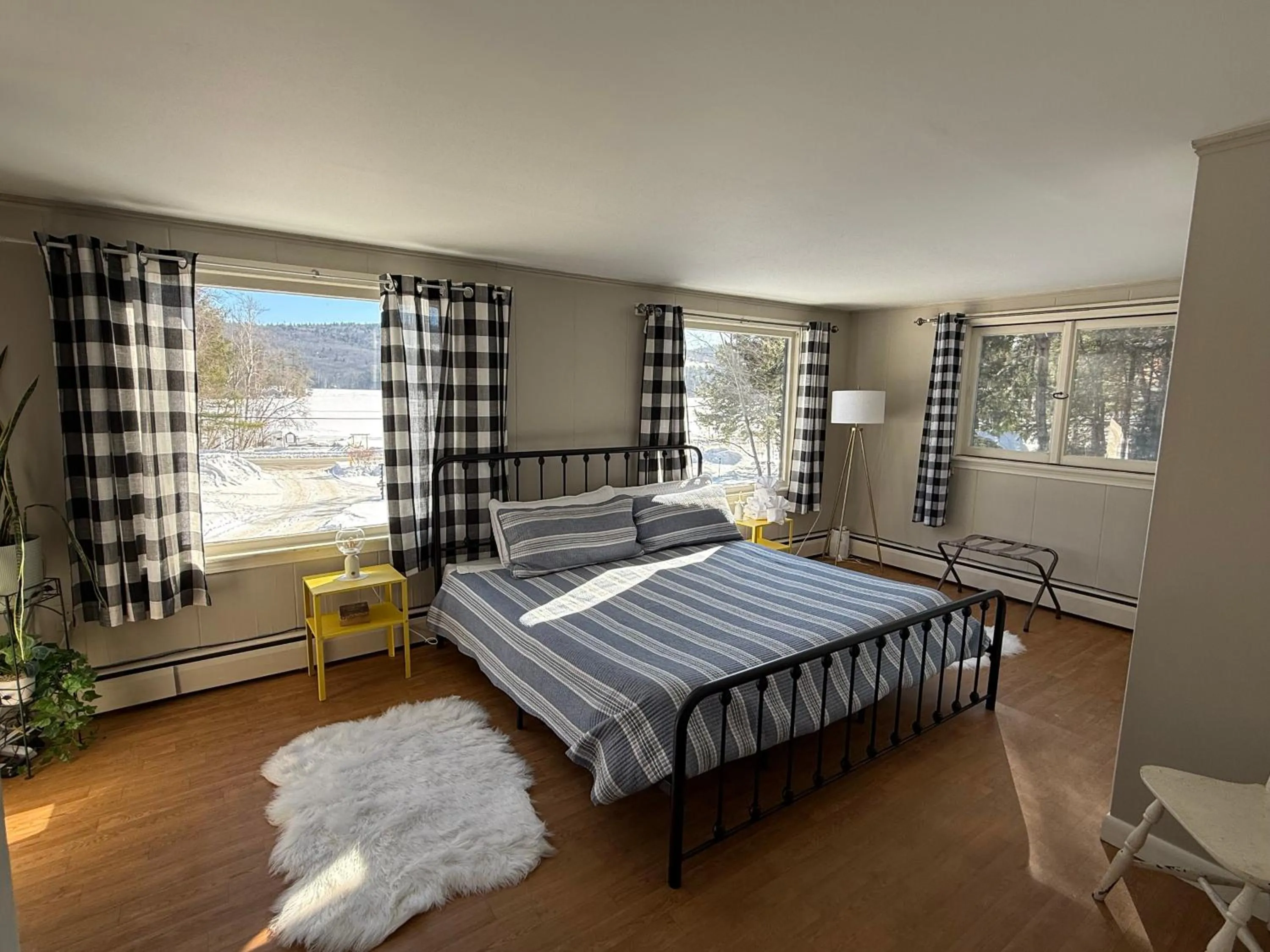 Bed in Cottage Place on Squam Lake