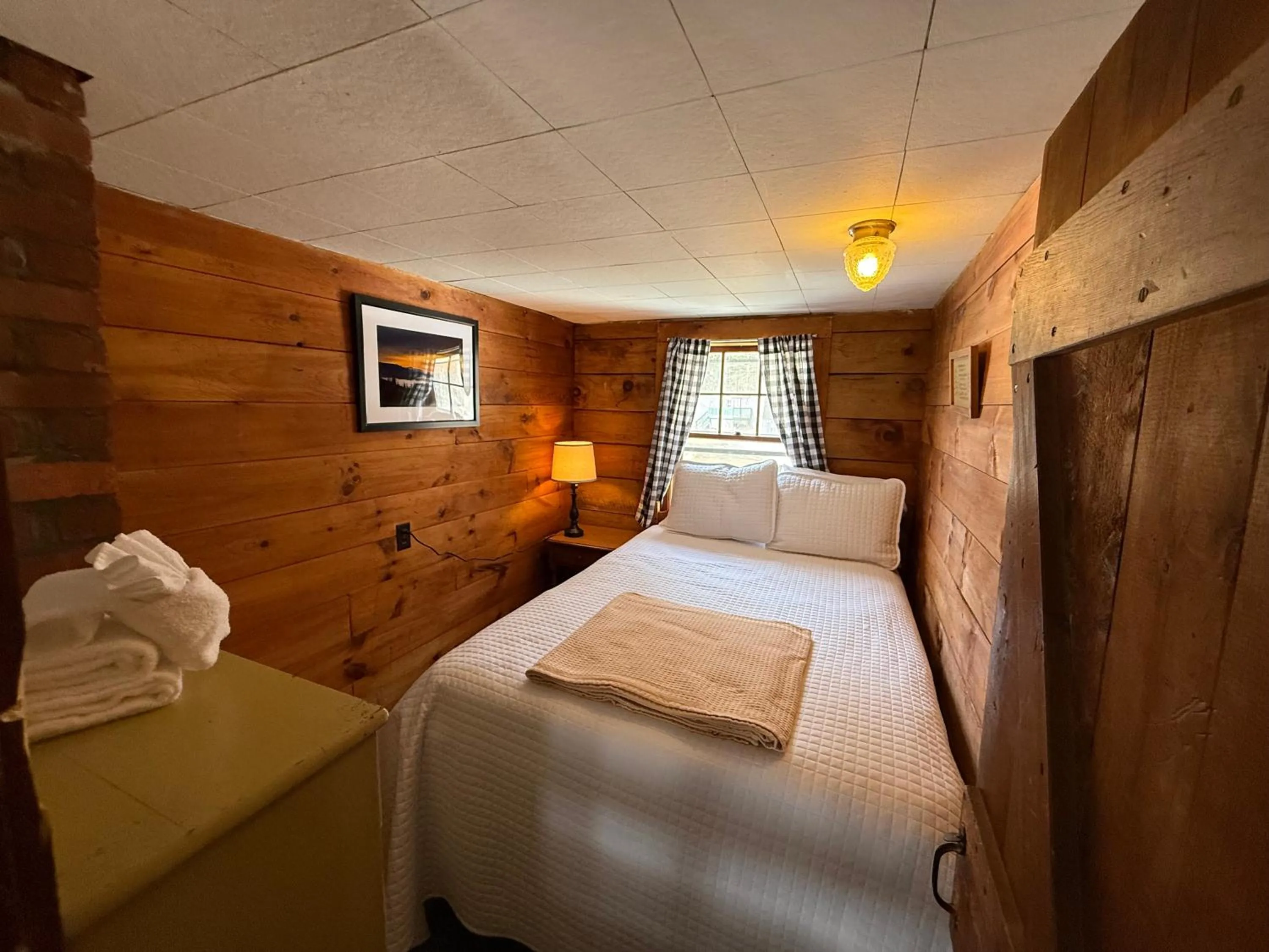 Bed in Cottage Place on Squam Lake