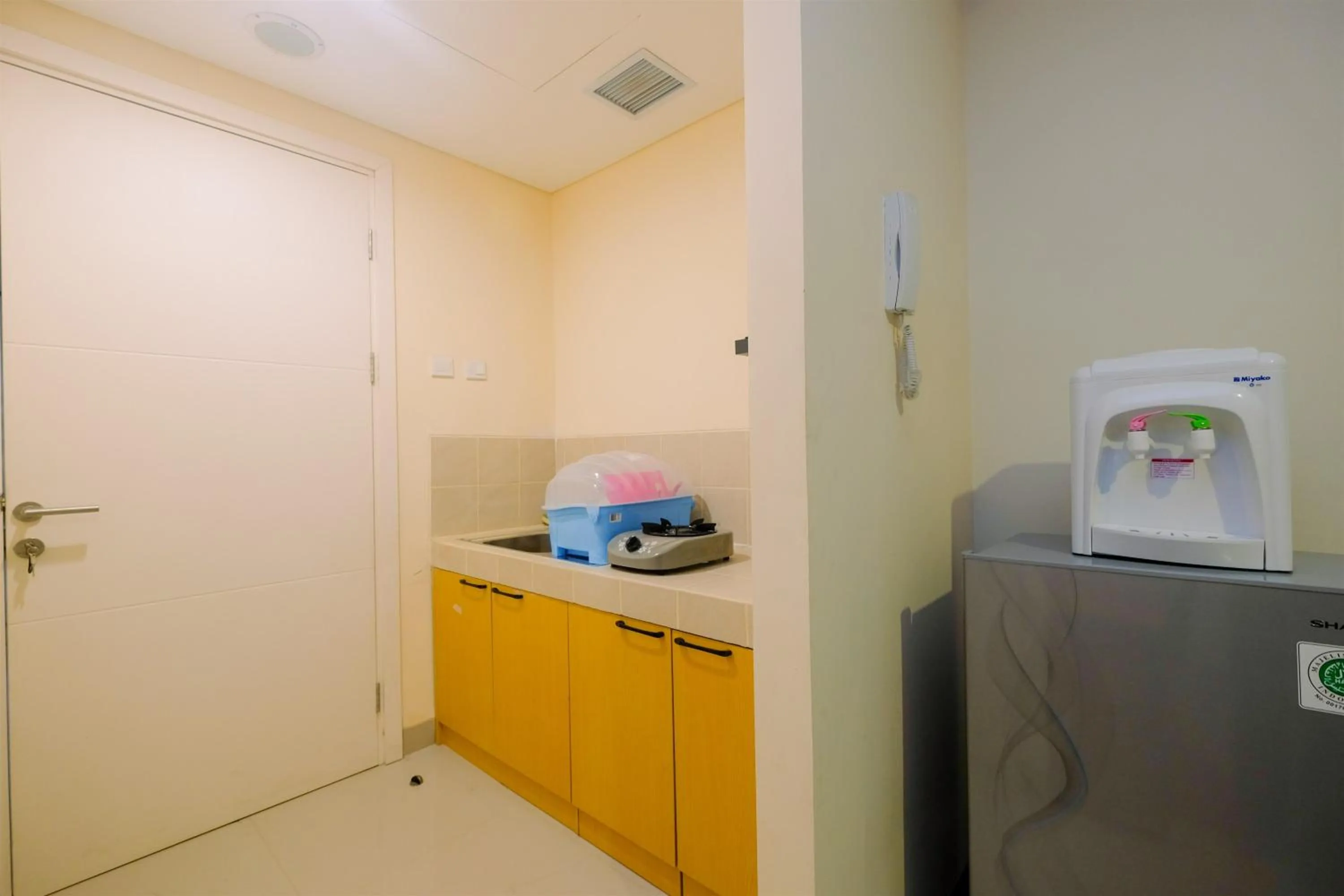 Studio Best Rate at Kebayoran Icon Apartment near Gandaria City By Travelio