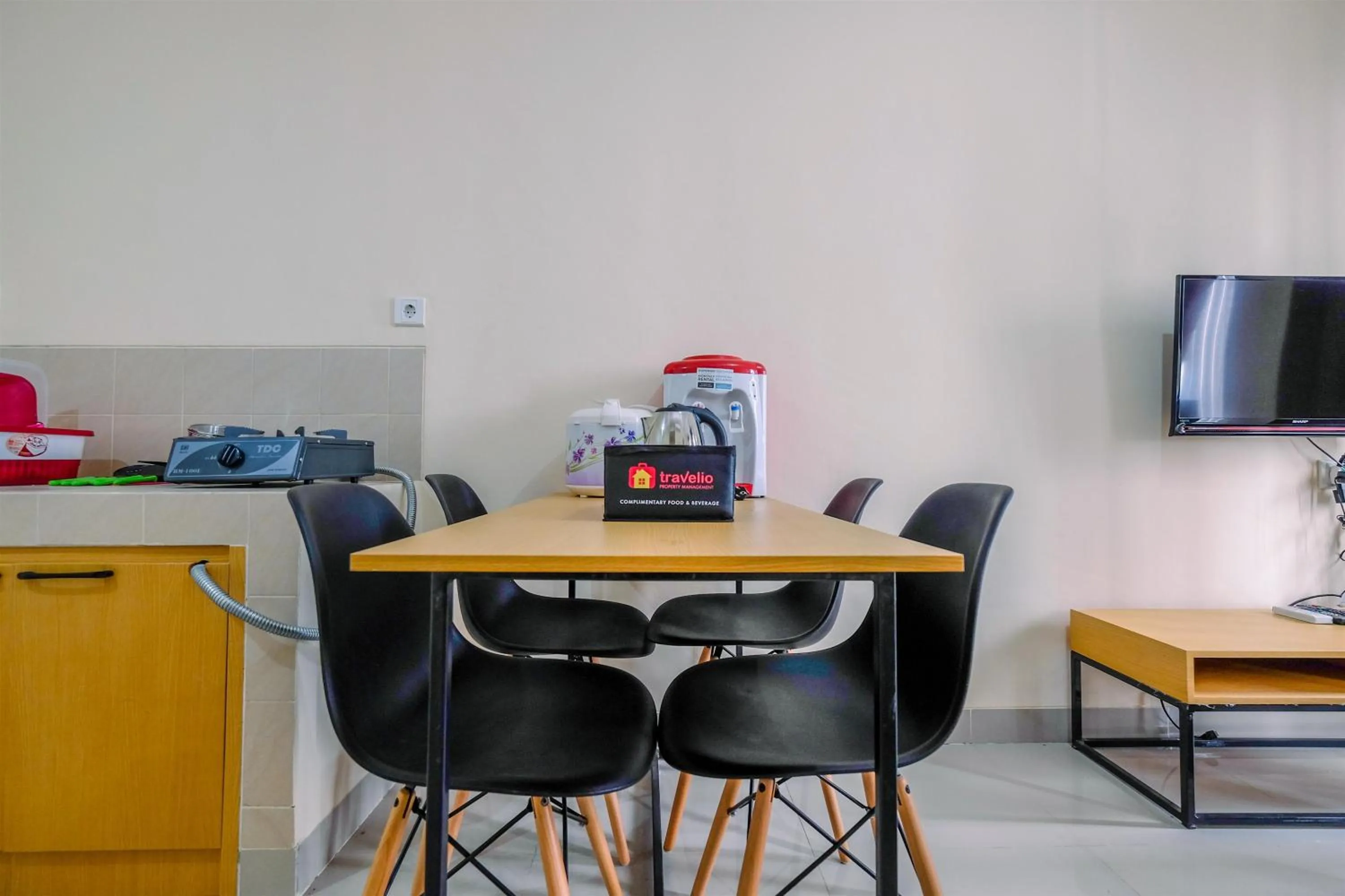 2BR Best Rate Kebayoran Icon Apartment near Gandaria City By Travelio