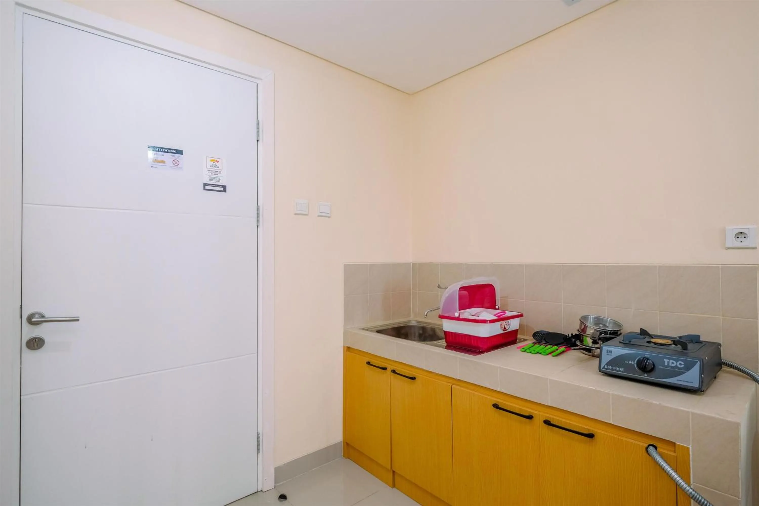 2BR Best Rate Kebayoran Icon Apartment near Gandaria City By Travelio