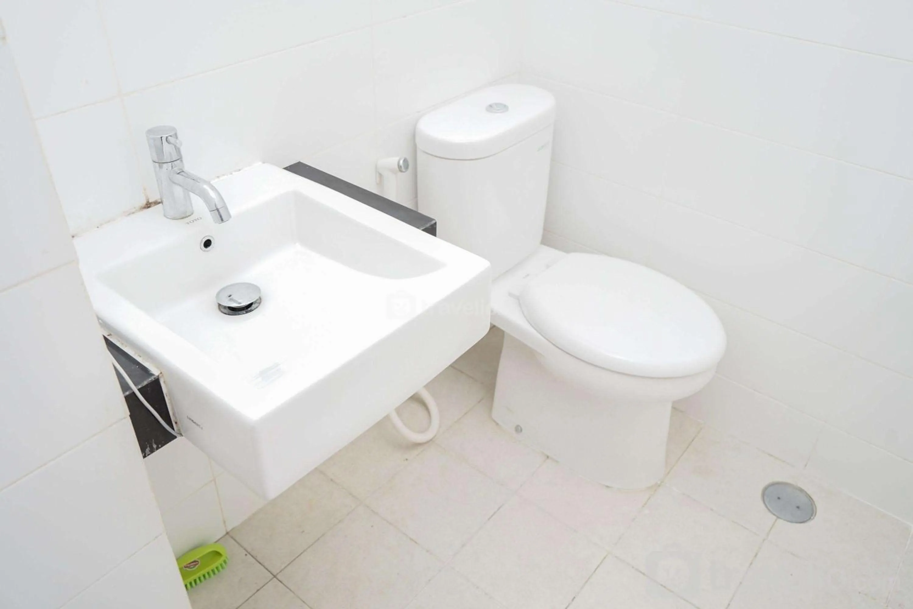 Bathroom in Functional Studio Apartment at Tuscany Residences BSD City By Travelio