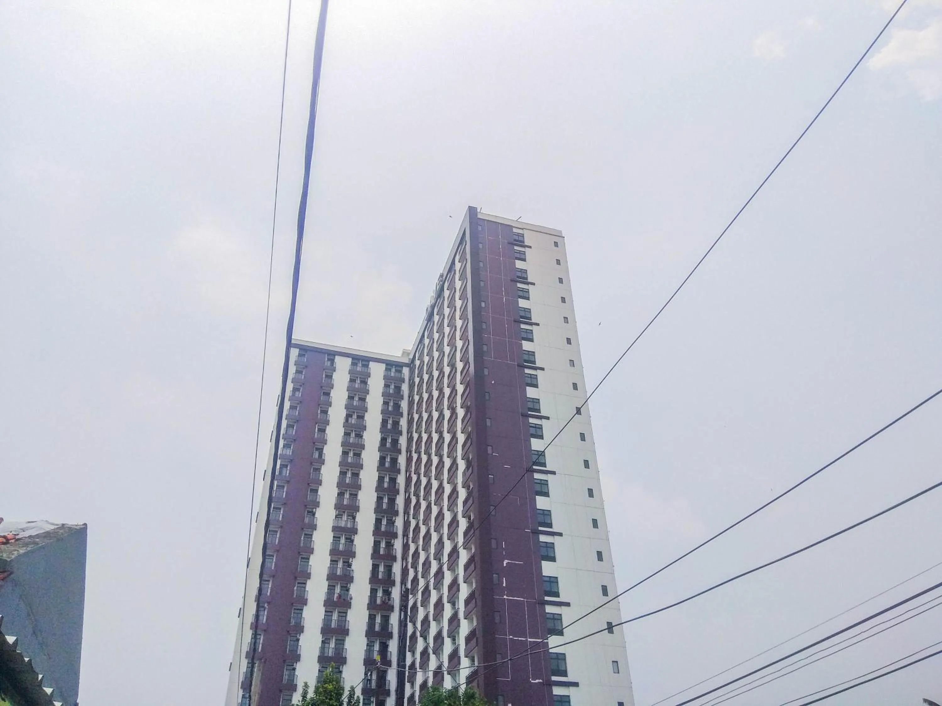 Fully Furnished Studio with Comfortable Design Dave Apartment By Travelio