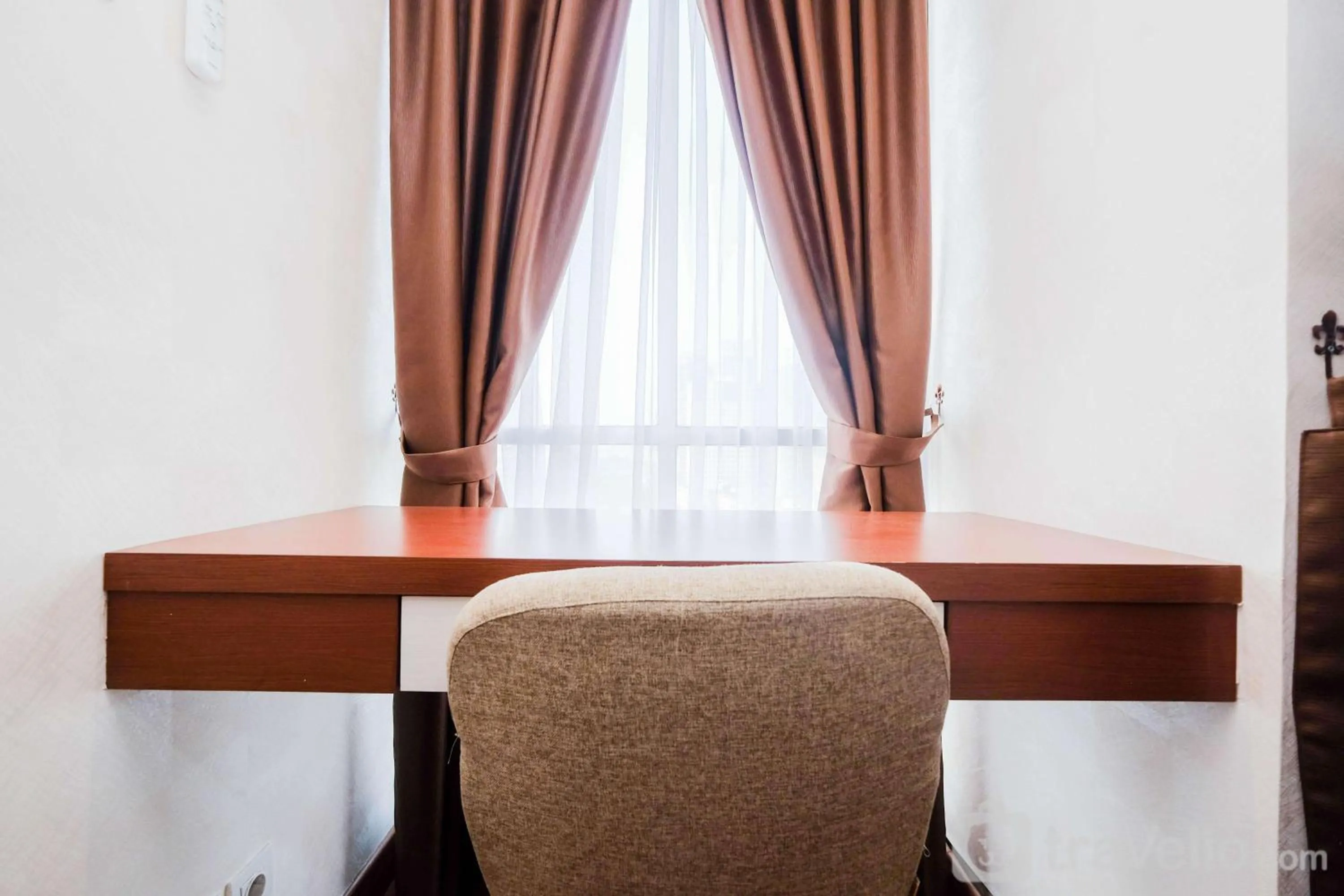 Bedroom, Bed in Cozy and Simply Studio Tifolia Apartment near Kelapa Gading By Travelio