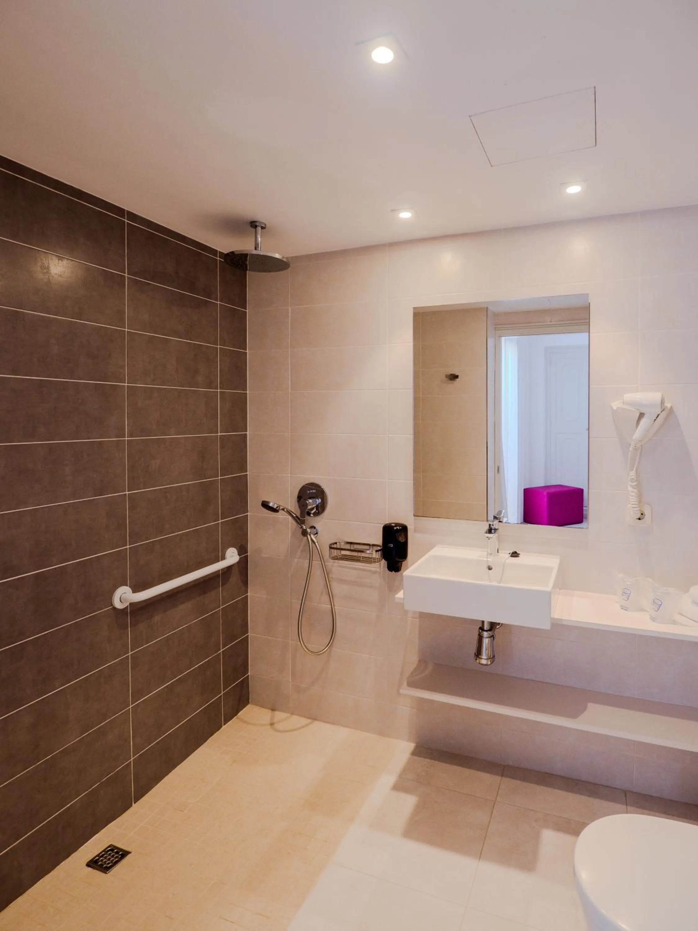 Bathroom in Hotel La Santa Maria