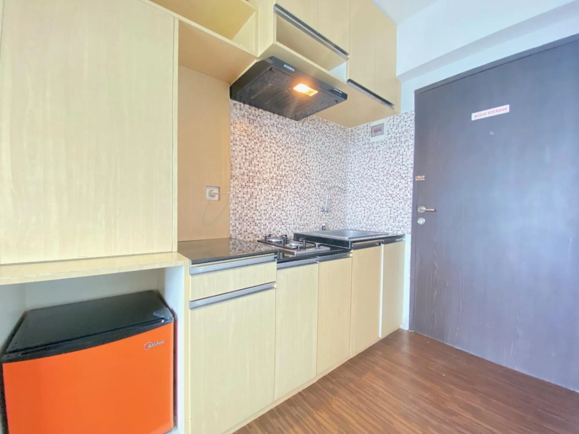Kitchen or kitchenette in Quite 2BR Apartment AC in Living Room at The Jarrdin Cihampelas By Travelio