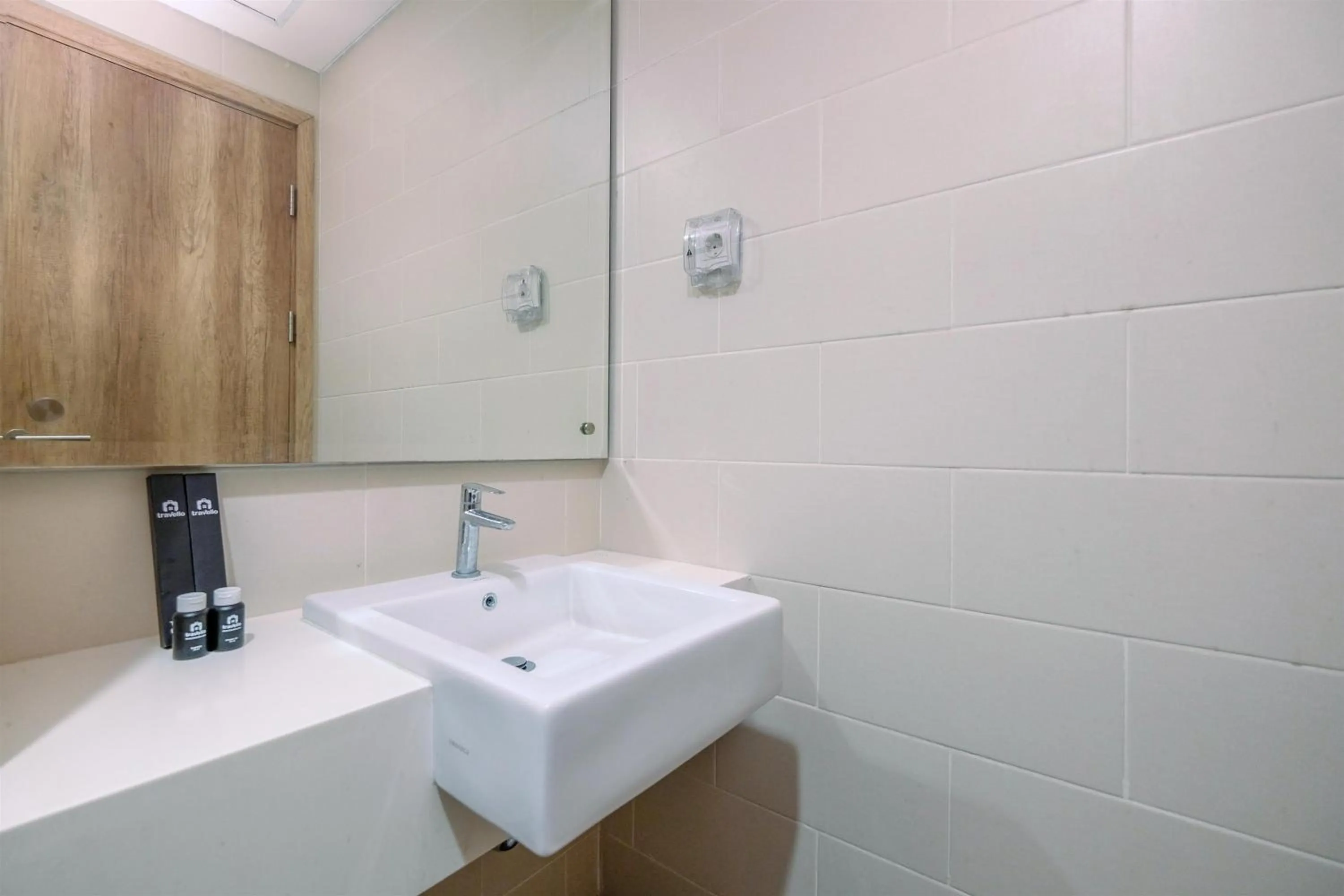 Bathroom in Simply 1BR Apartment at Pejaten Park Residence By Travelio