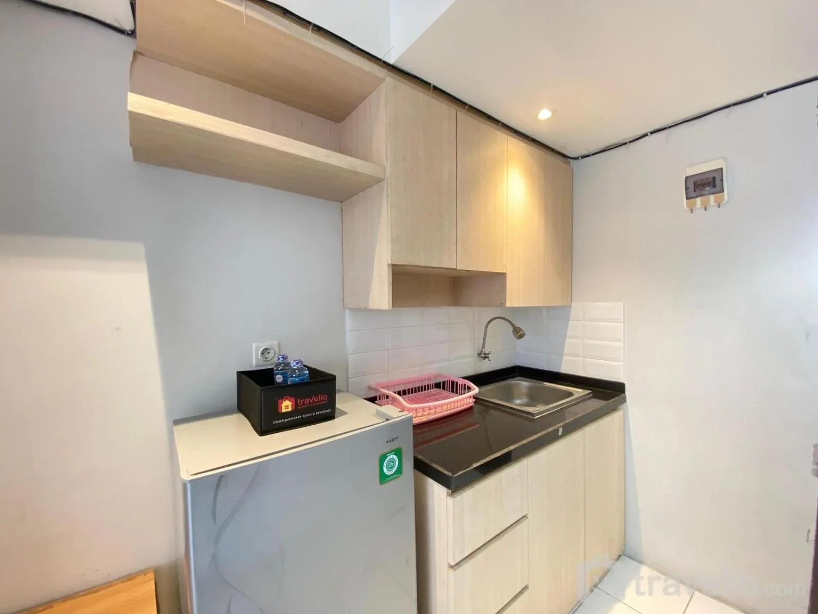 Spacious Studio Apartment at Jarrdin Cihampelas By Travelio