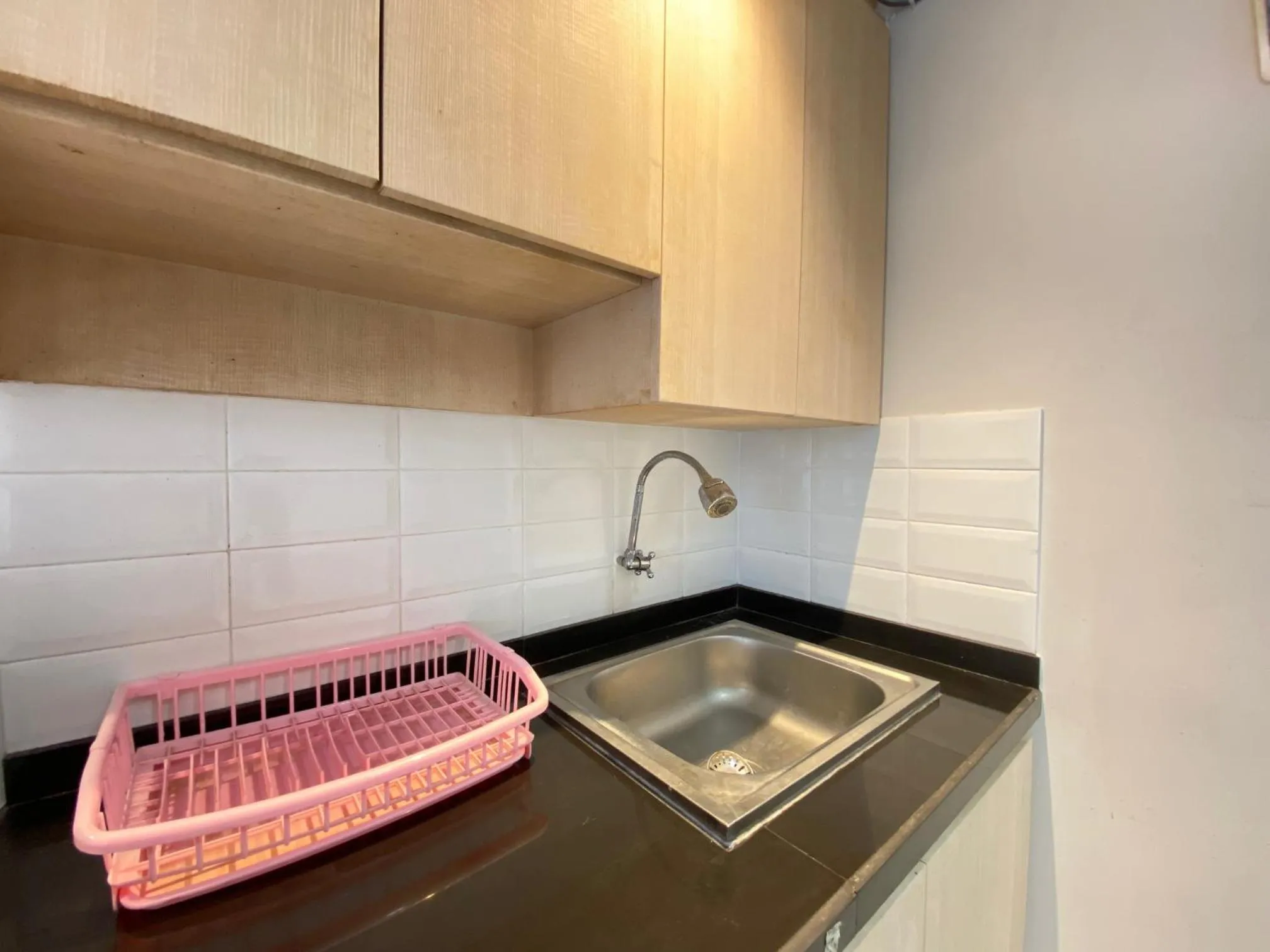 Spacious Studio Apartment at Jarrdin Cihampelas By Travelio